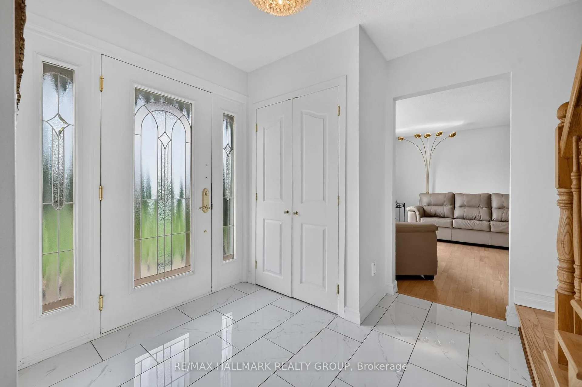 Photo 4 of 1064 Moffatt Drive, Ottawa, Cumberland Ridge — HOMEH