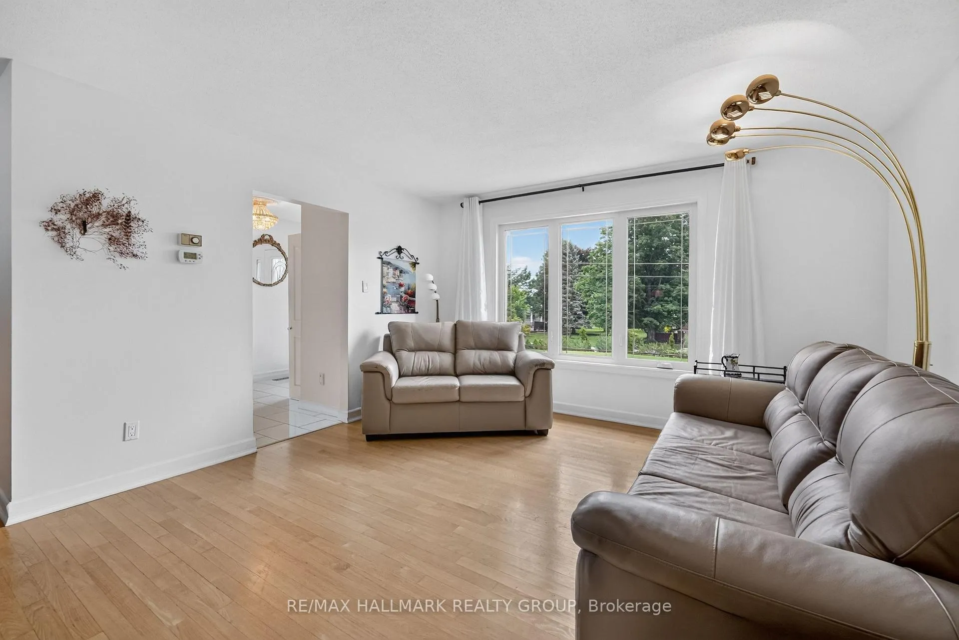 Photo 14 of 1064 Moffatt Drive, Ottawa, Cumberland Ridge — HOMEH