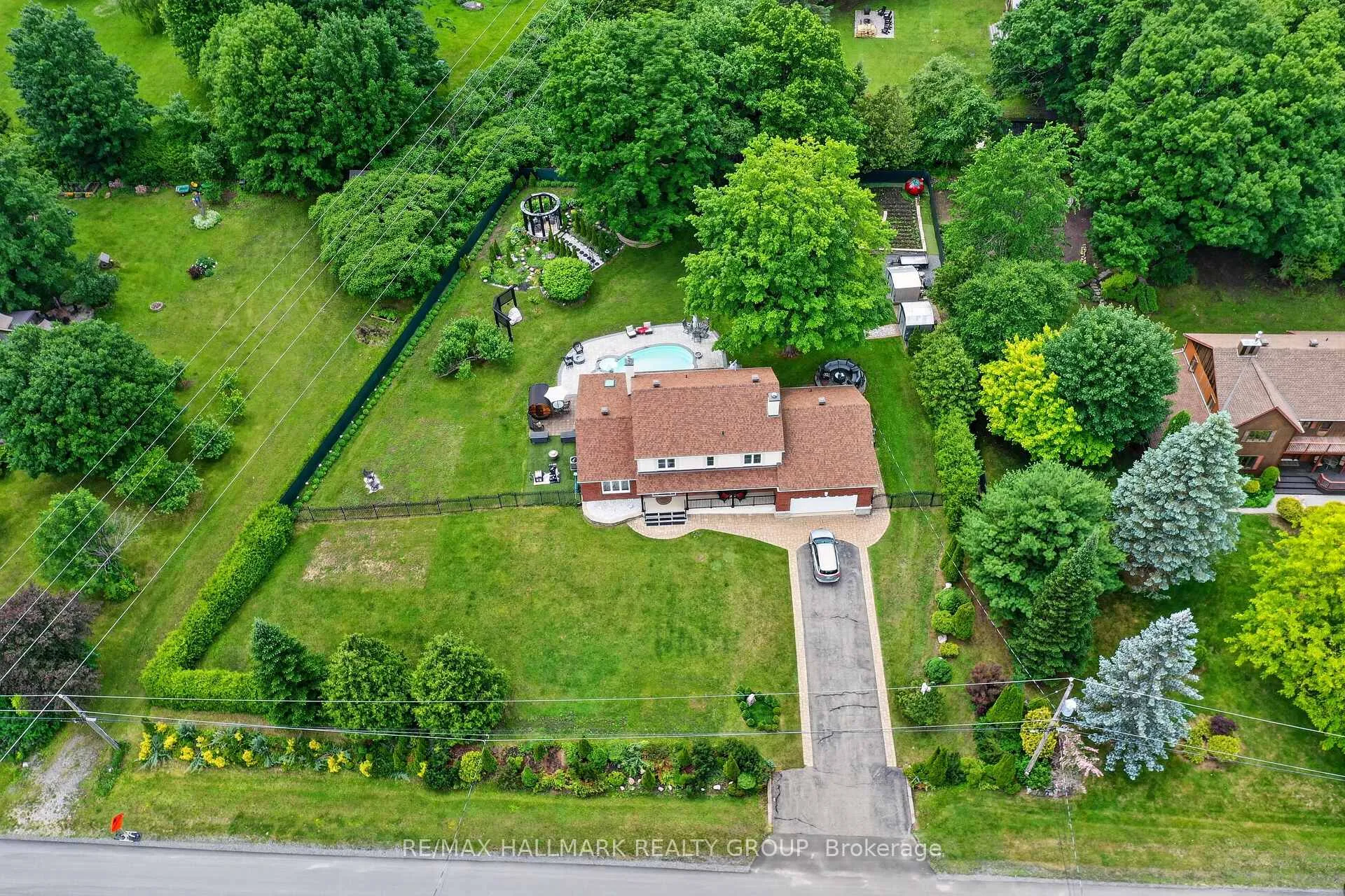 Photo 35 of 1064 Moffatt Drive, Ottawa, Cumberland Ridge — HOMEH