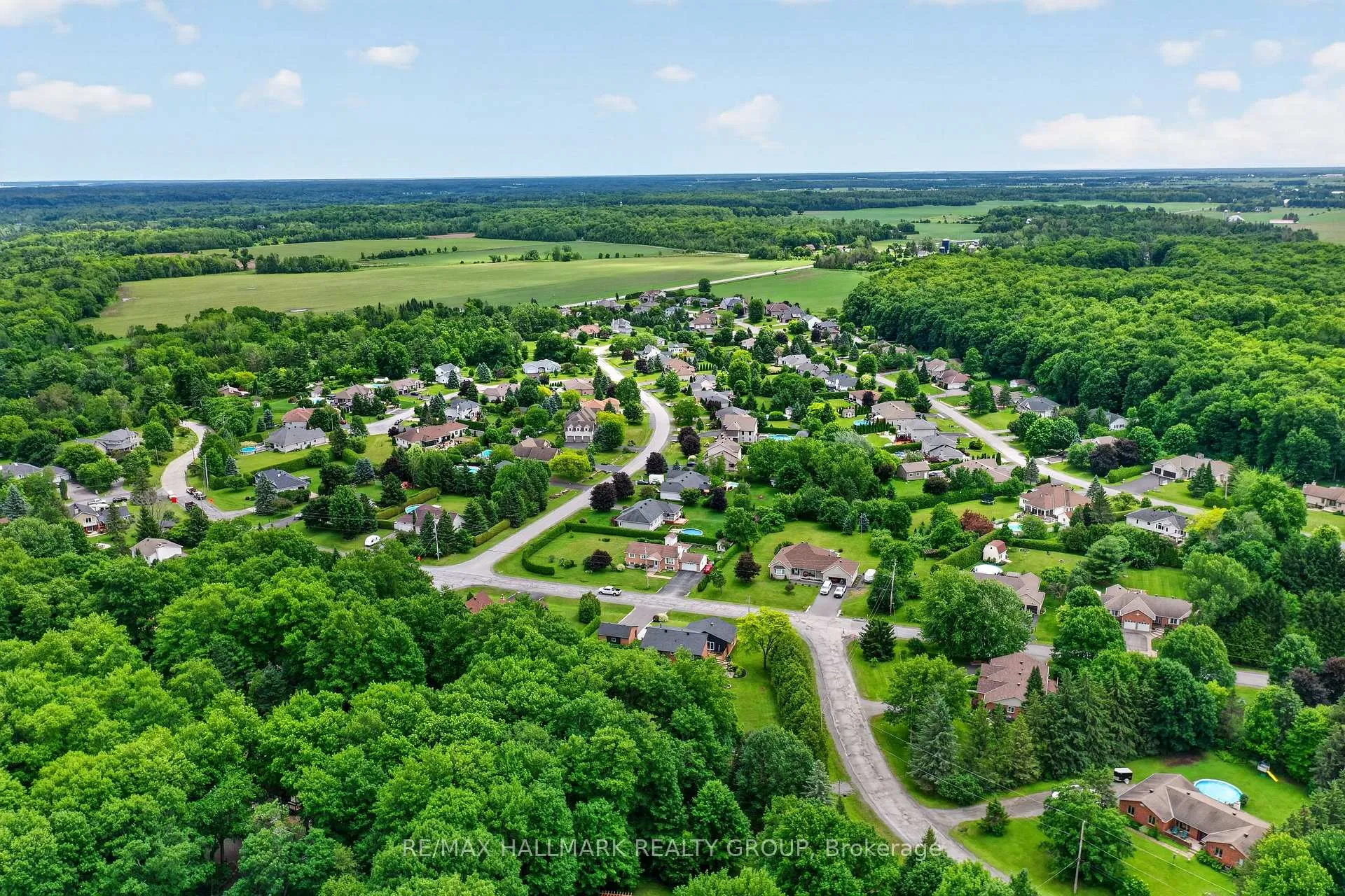 Photo 36 of 1064 Moffatt Drive, Ottawa, Cumberland Ridge — HOMEH