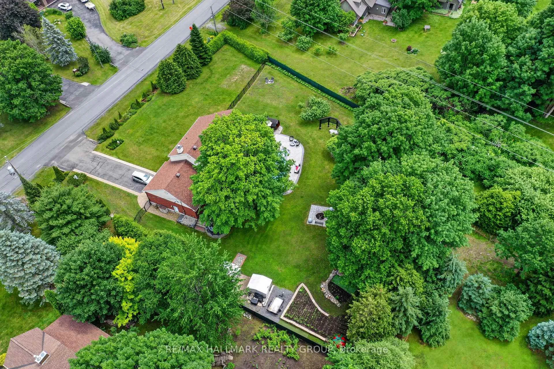 Photo 37 of 1064 Moffatt Drive, Ottawa, Cumberland Ridge — HOMEH