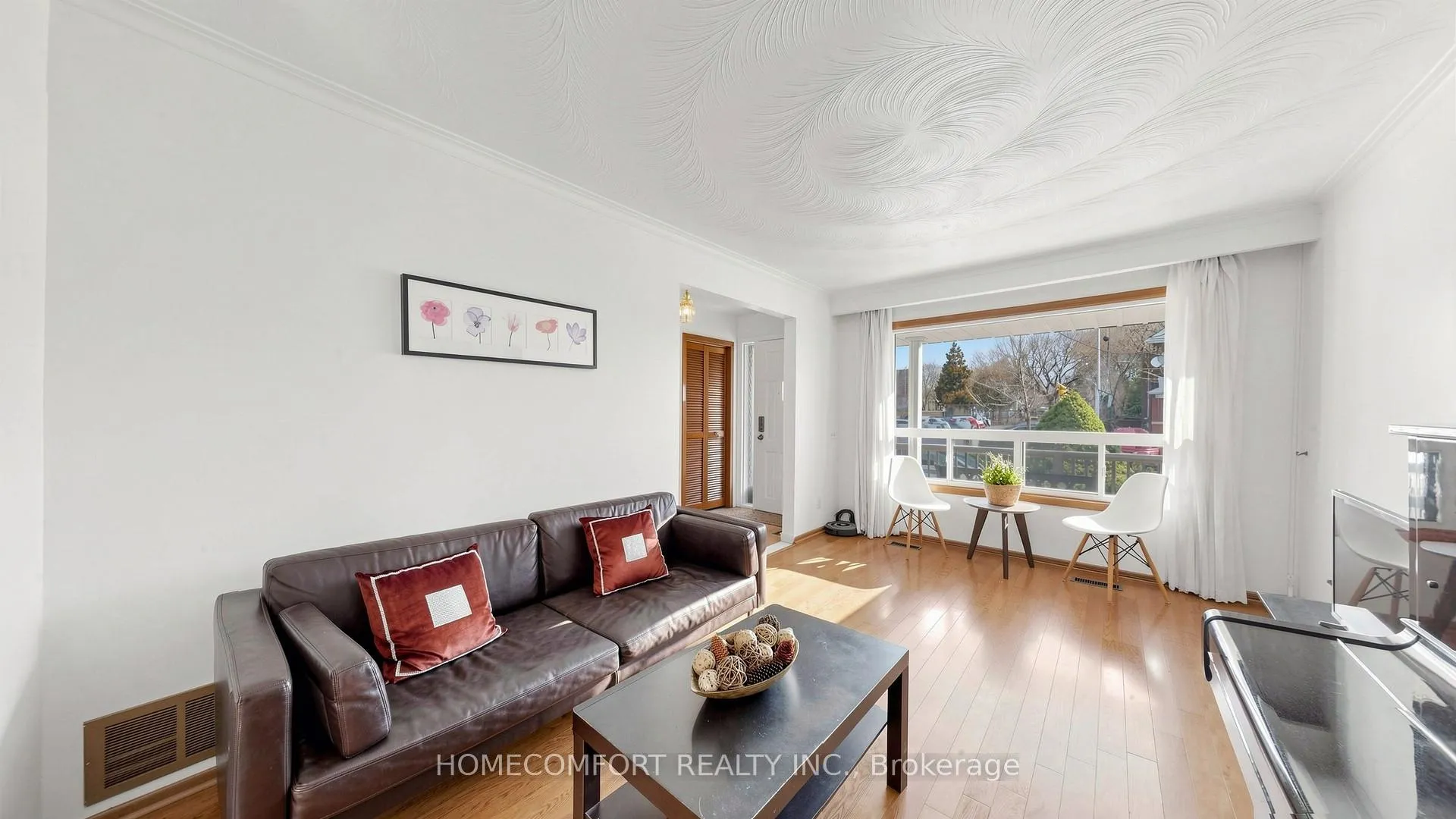 Photo 7 of 76 Barrington Avenue, Toronto, Woodbine-Lumsden — HOMEH