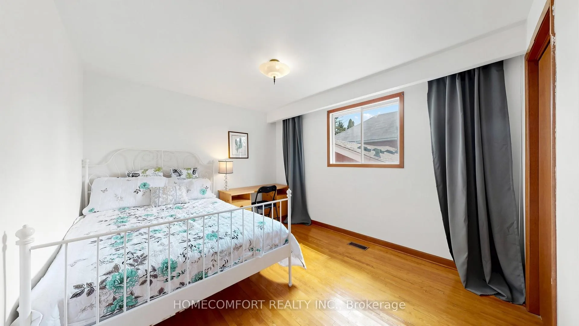 Photo 21 of 76 Barrington Avenue, Toronto, Woodbine-Lumsden — HOMEH