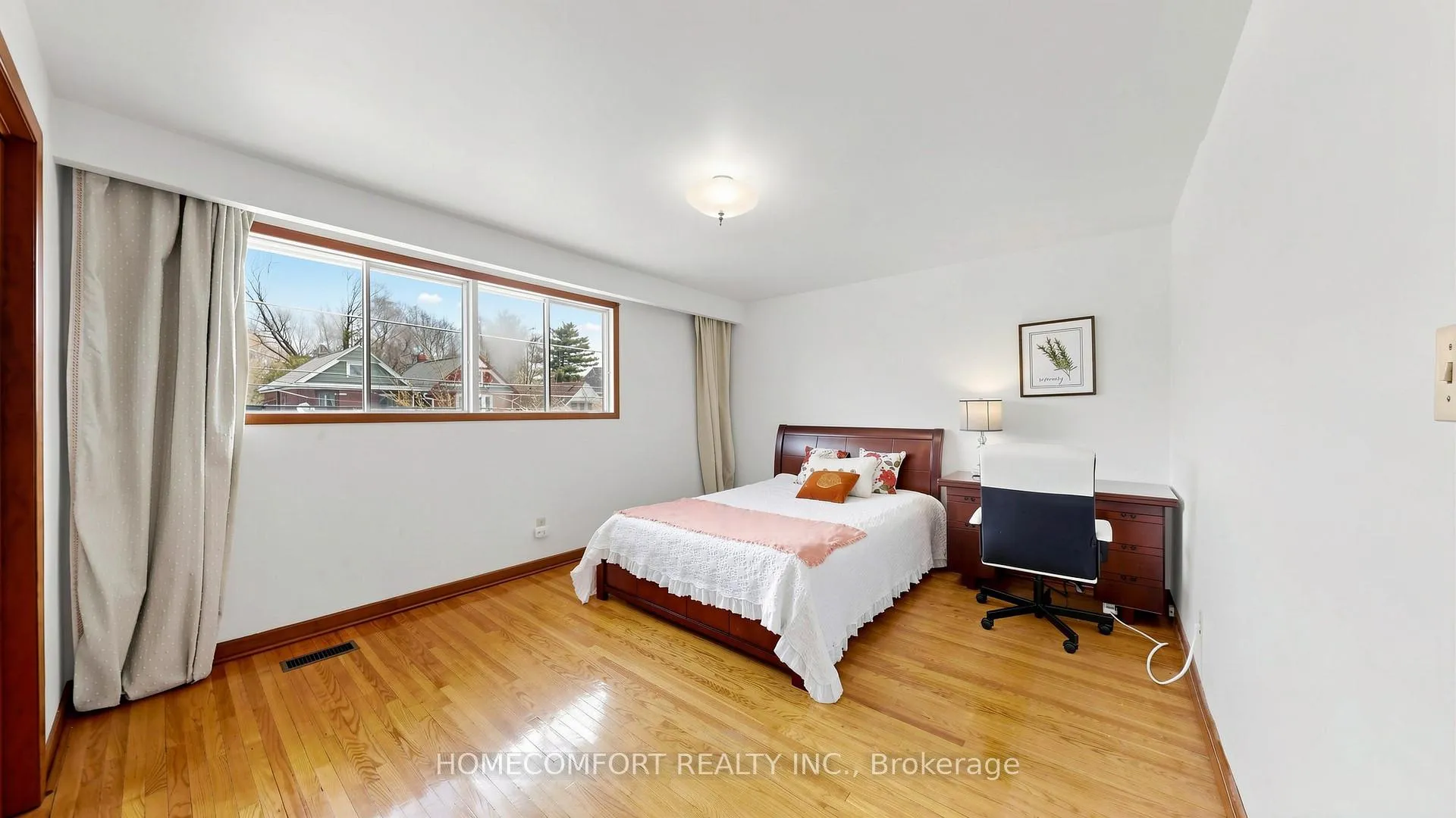 Photo 22 of 76 Barrington Avenue, Toronto, Woodbine-Lumsden — HOMEH