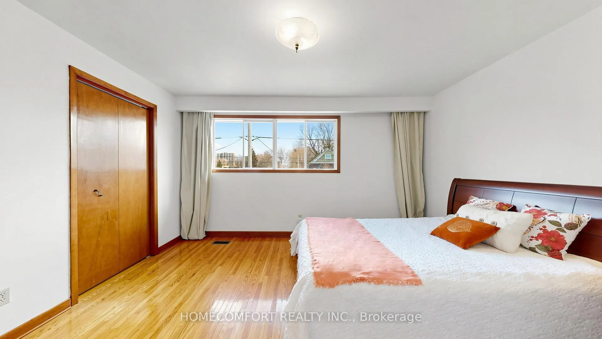 Photo 24 of 76 Barrington Avenue, Toronto, Woodbine-Lumsden — HOMEH