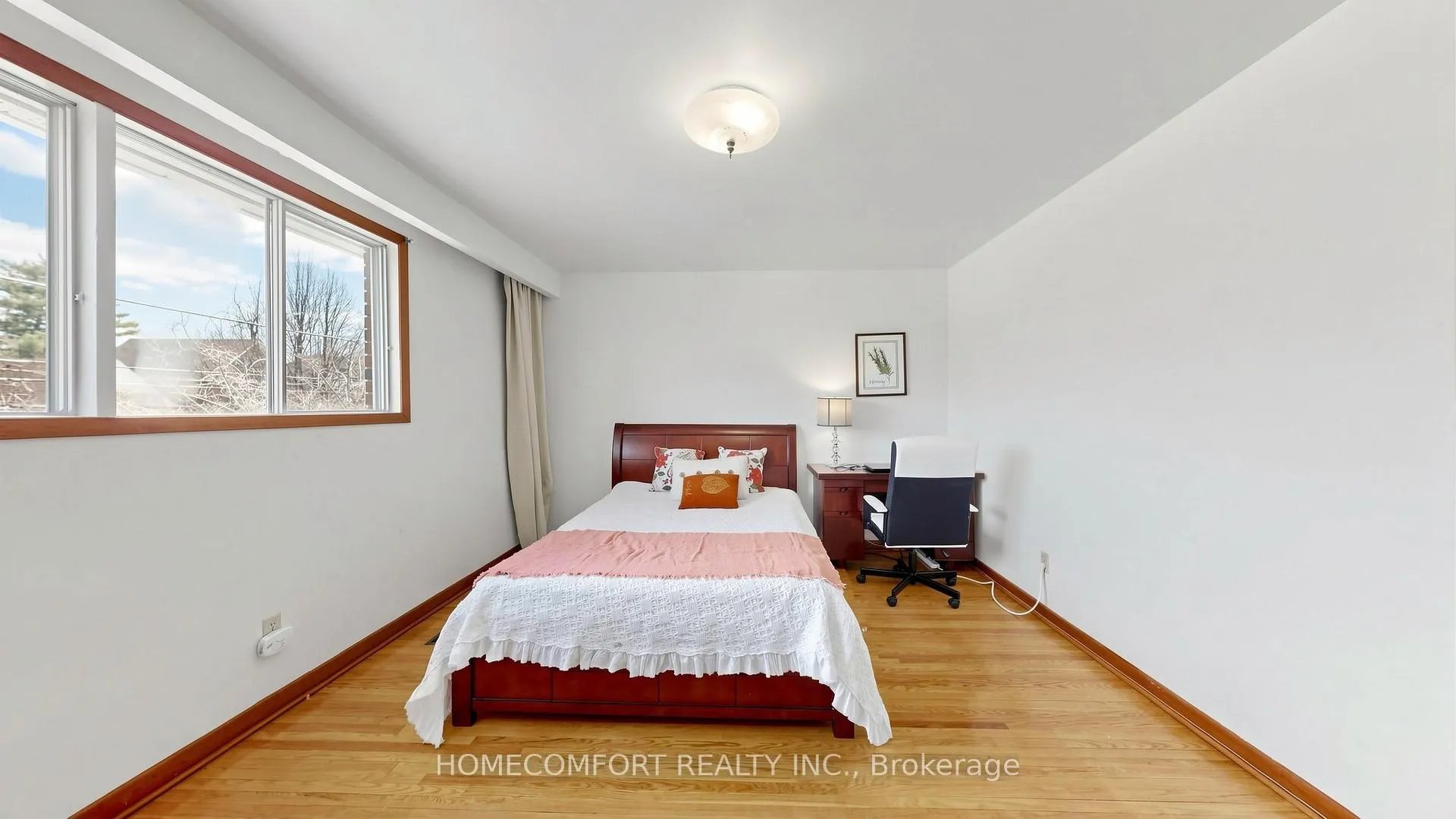 Photo 25 of 76 Barrington Avenue, Toronto, Woodbine-Lumsden — HOMEH
