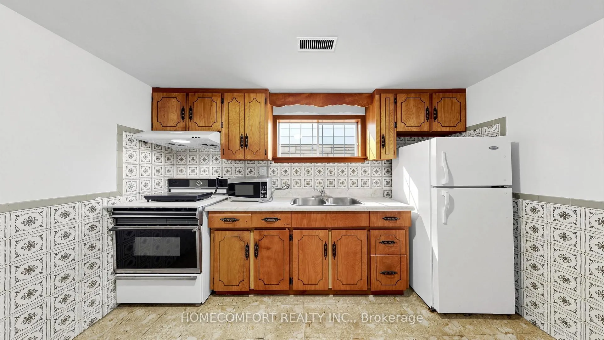 Photo 33 of 76 Barrington Avenue, Toronto, Woodbine-Lumsden — HOMEH