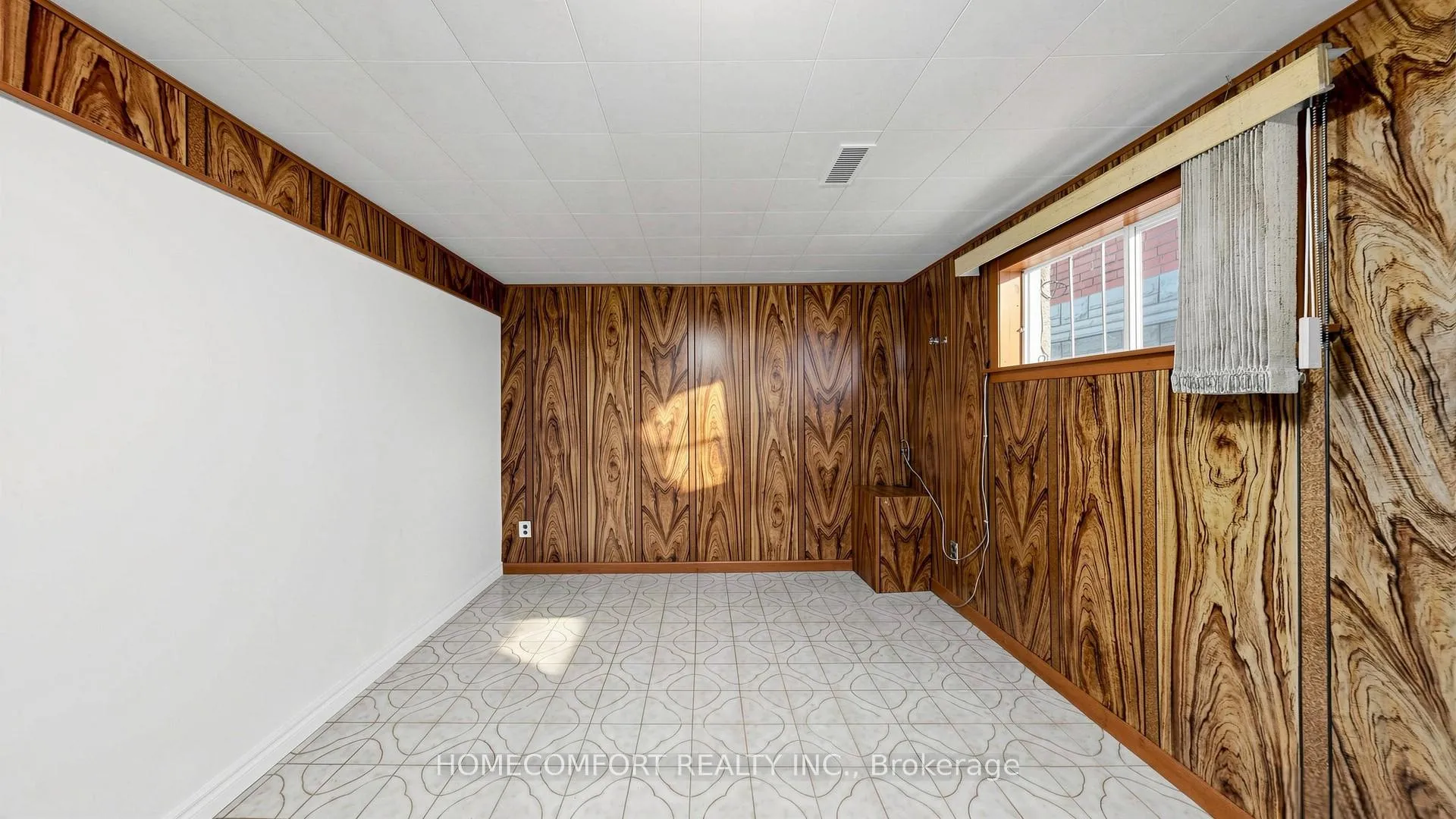 Photo 36 of 76 Barrington Avenue, Toronto, Woodbine-Lumsden — HOMEH