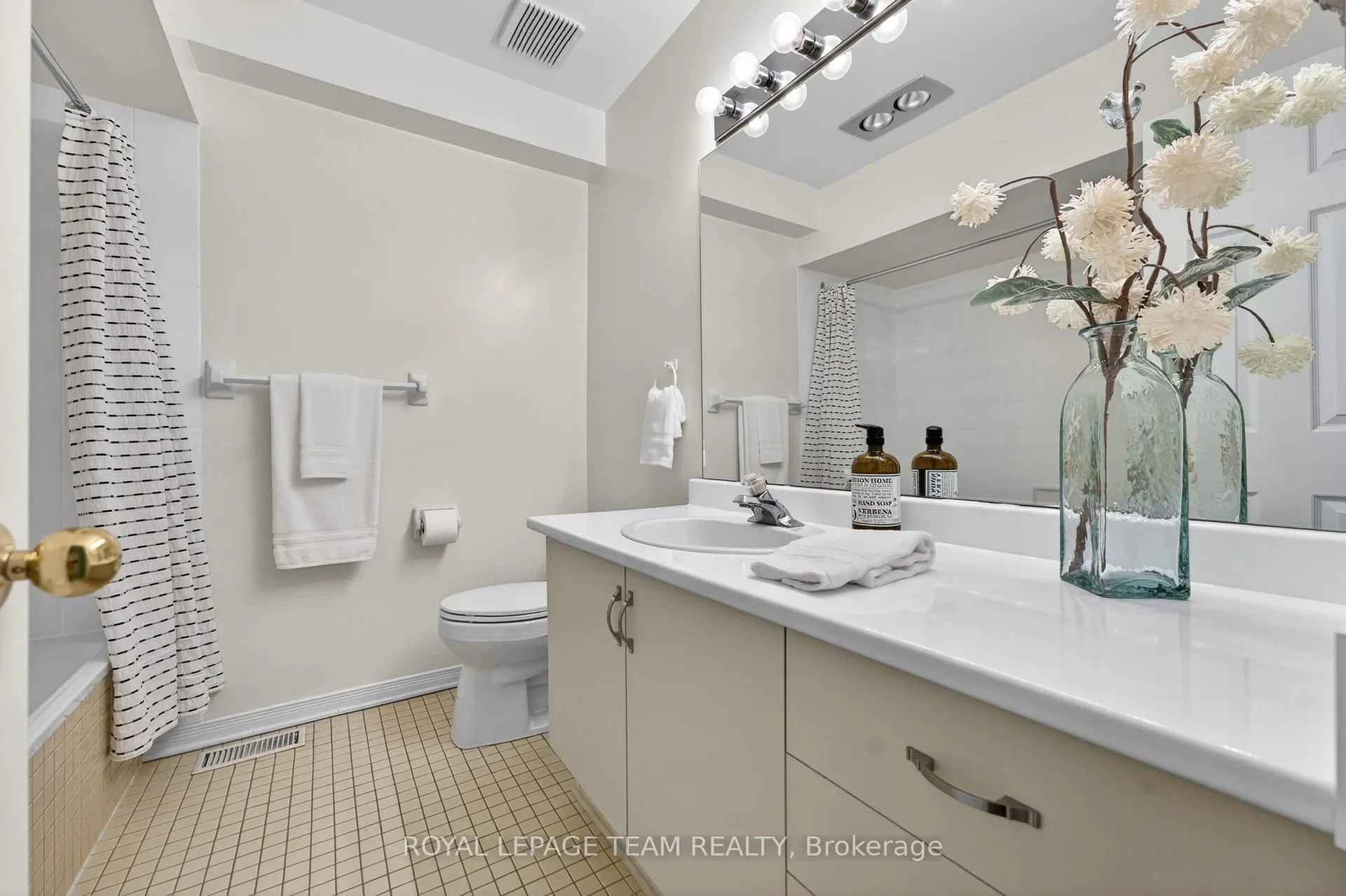 Photo 22 of Unit 31, 6 Grand Cedar Court, Ottawa, Stittsville (Central) — HOMEH