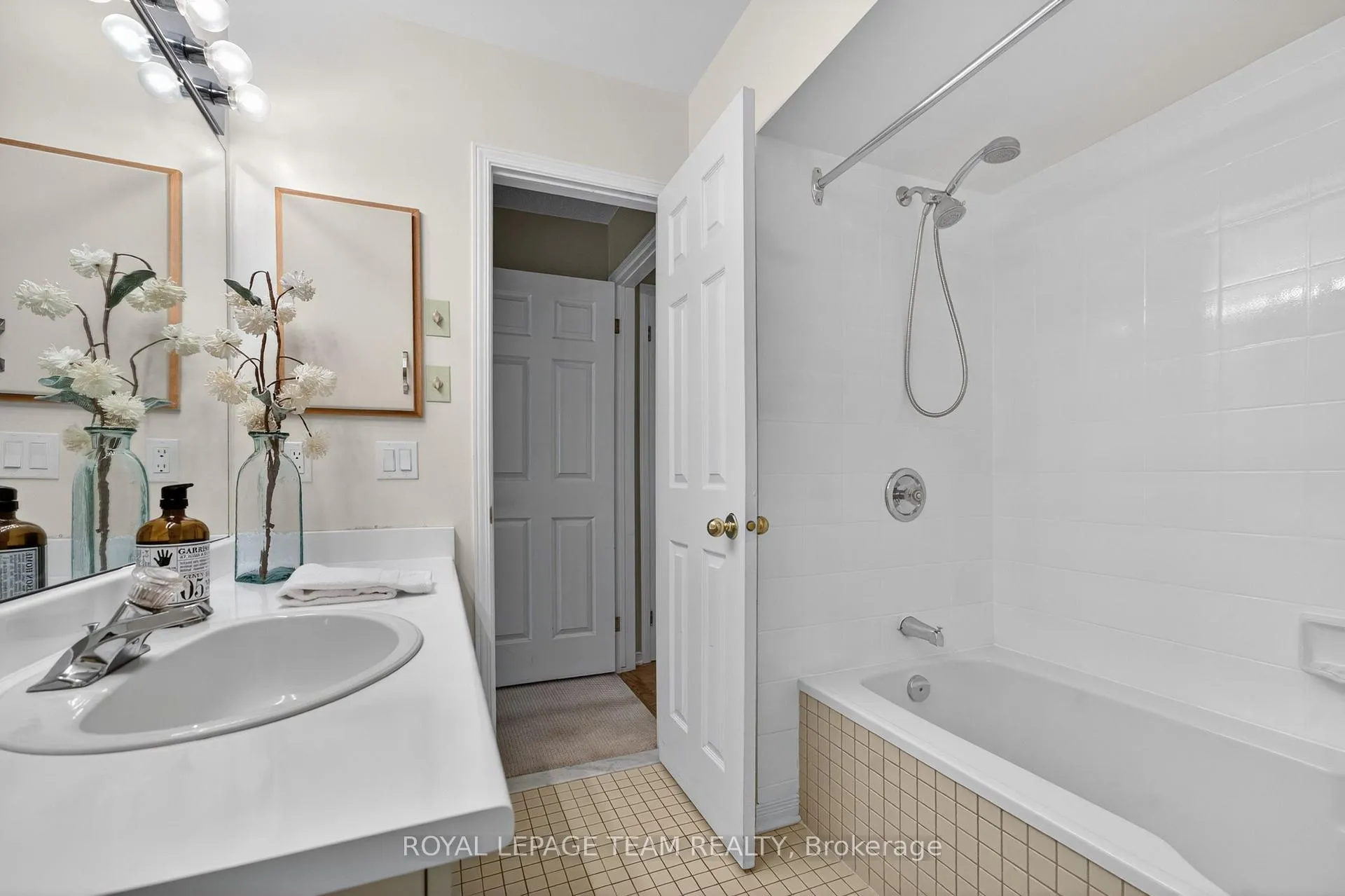 Photo 23 of Unit 31, 6 Grand Cedar Court, Ottawa, Stittsville (Central) — HOMEH
