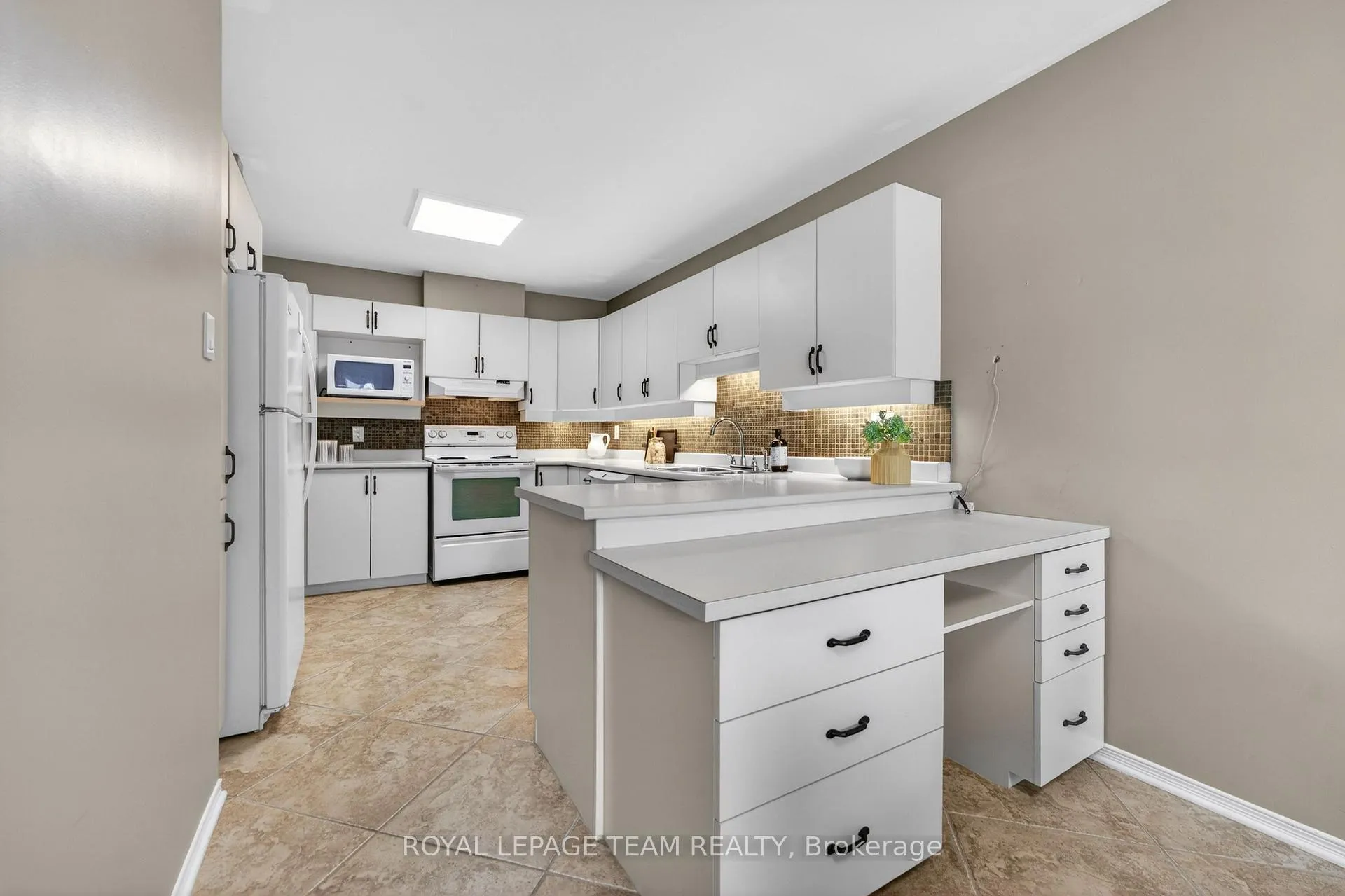 Photo 30 of Unit 31, 6 Grand Cedar Court, Ottawa, Stittsville (Central) — HOMEH