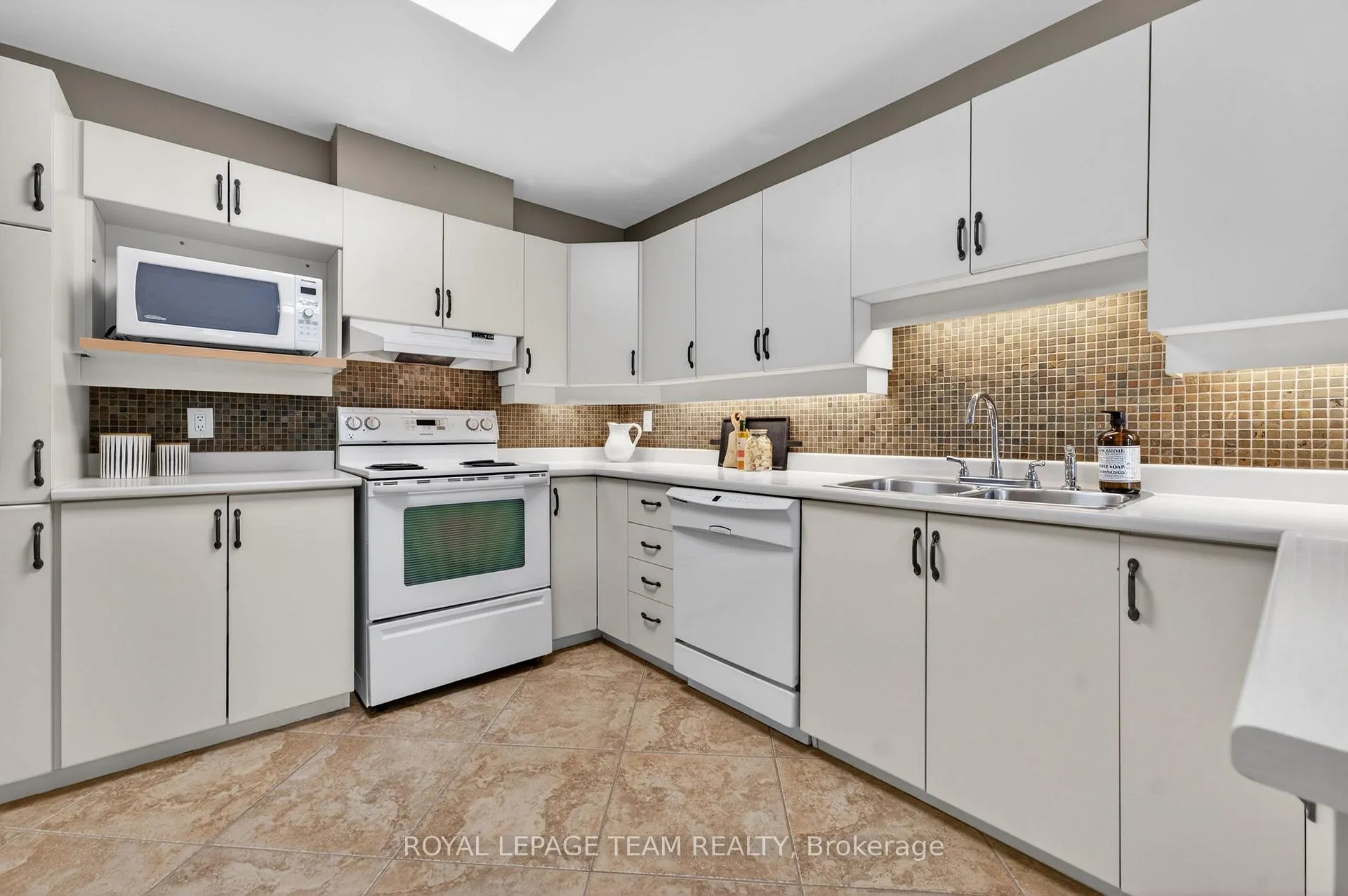 Photo 31 of Unit 31, 6 Grand Cedar Court, Ottawa, Stittsville (Central) — HOMEH