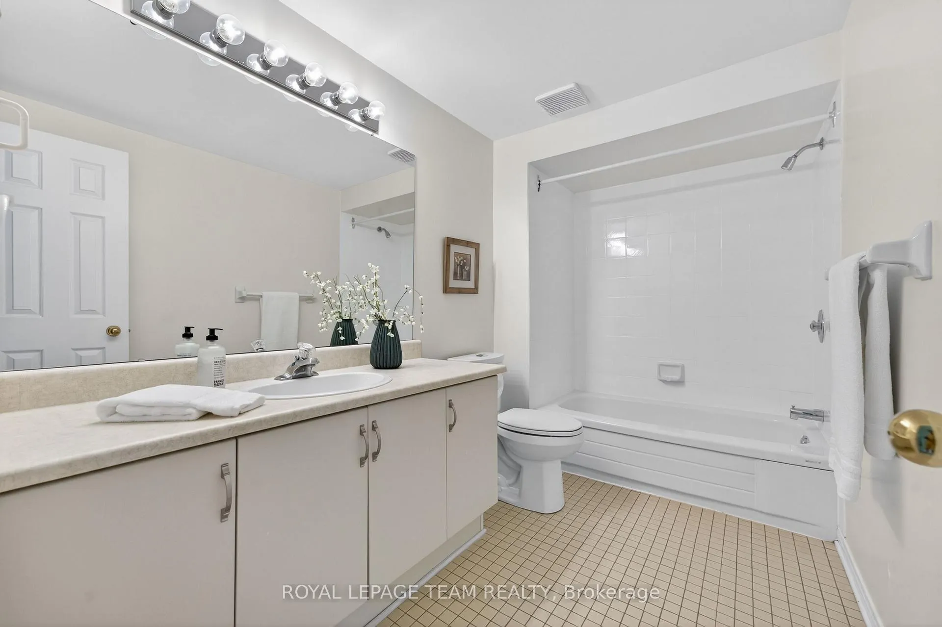 Photo 42 of Unit 31, 6 Grand Cedar Court, Ottawa, Stittsville (Central) — HOMEH