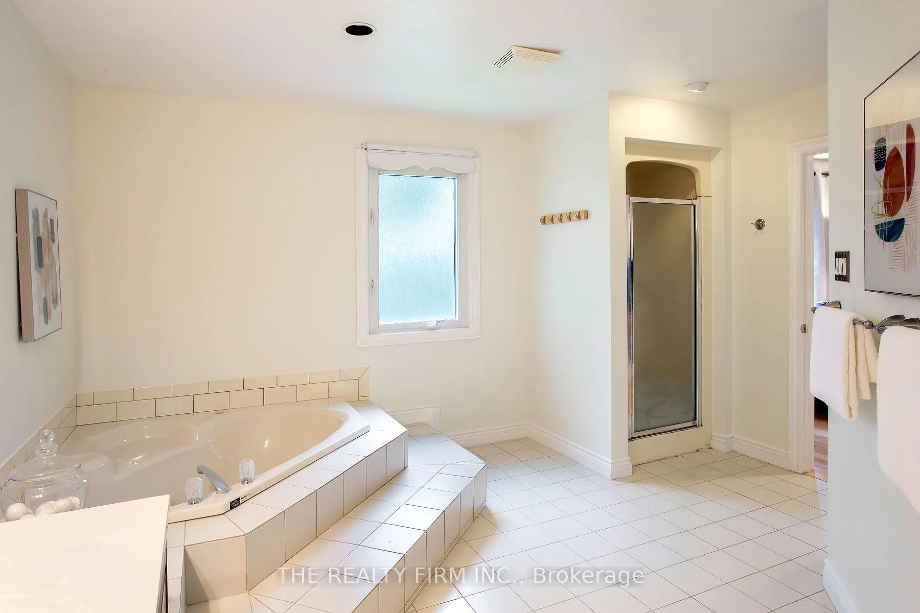 Photo 23 of 169 Whiteacres Drive, London, North F — HOMEH