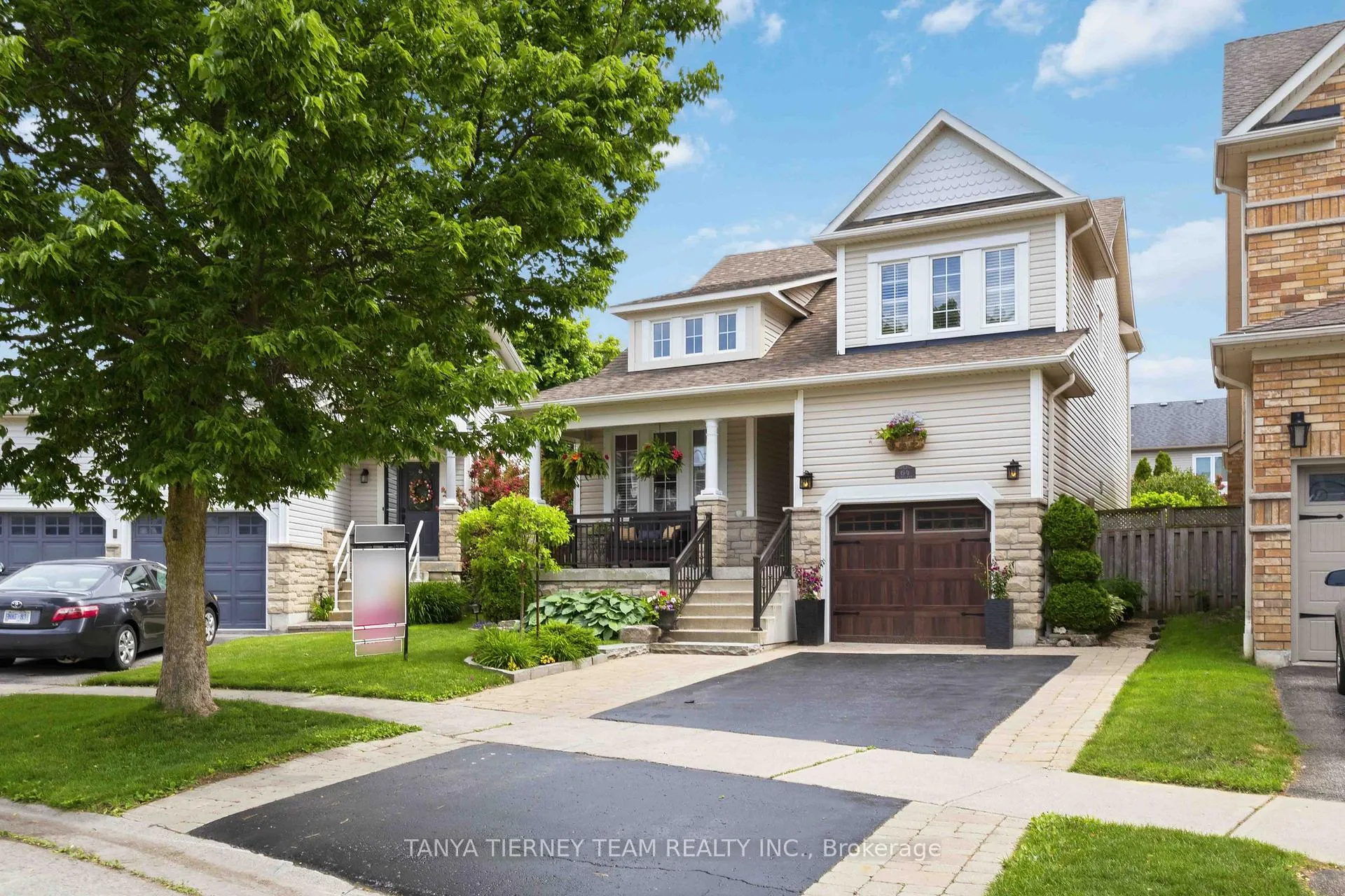 Photo 3 of 64 Tunney Place, Whitby, Brooklin — HOMEH