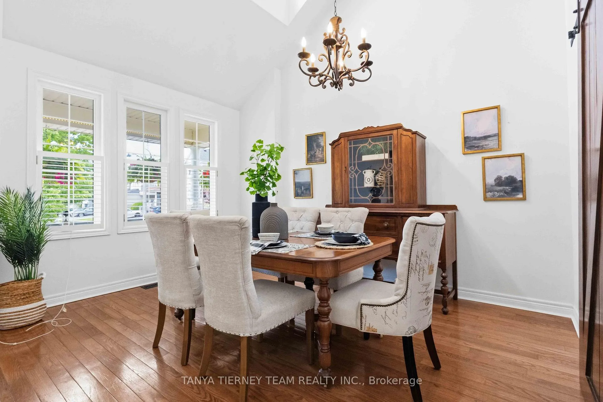 Photo 6 of 64 Tunney Place, Whitby, Brooklin — HOMEH