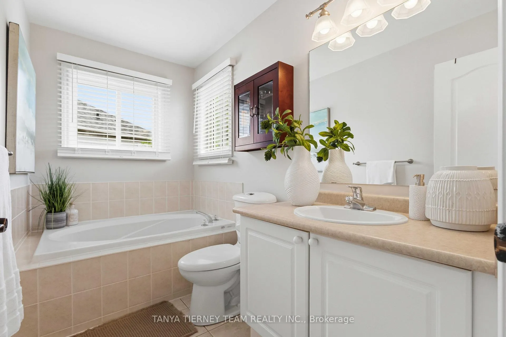 Photo 29 of 64 Tunney Place, Whitby, Brooklin — HOMEH