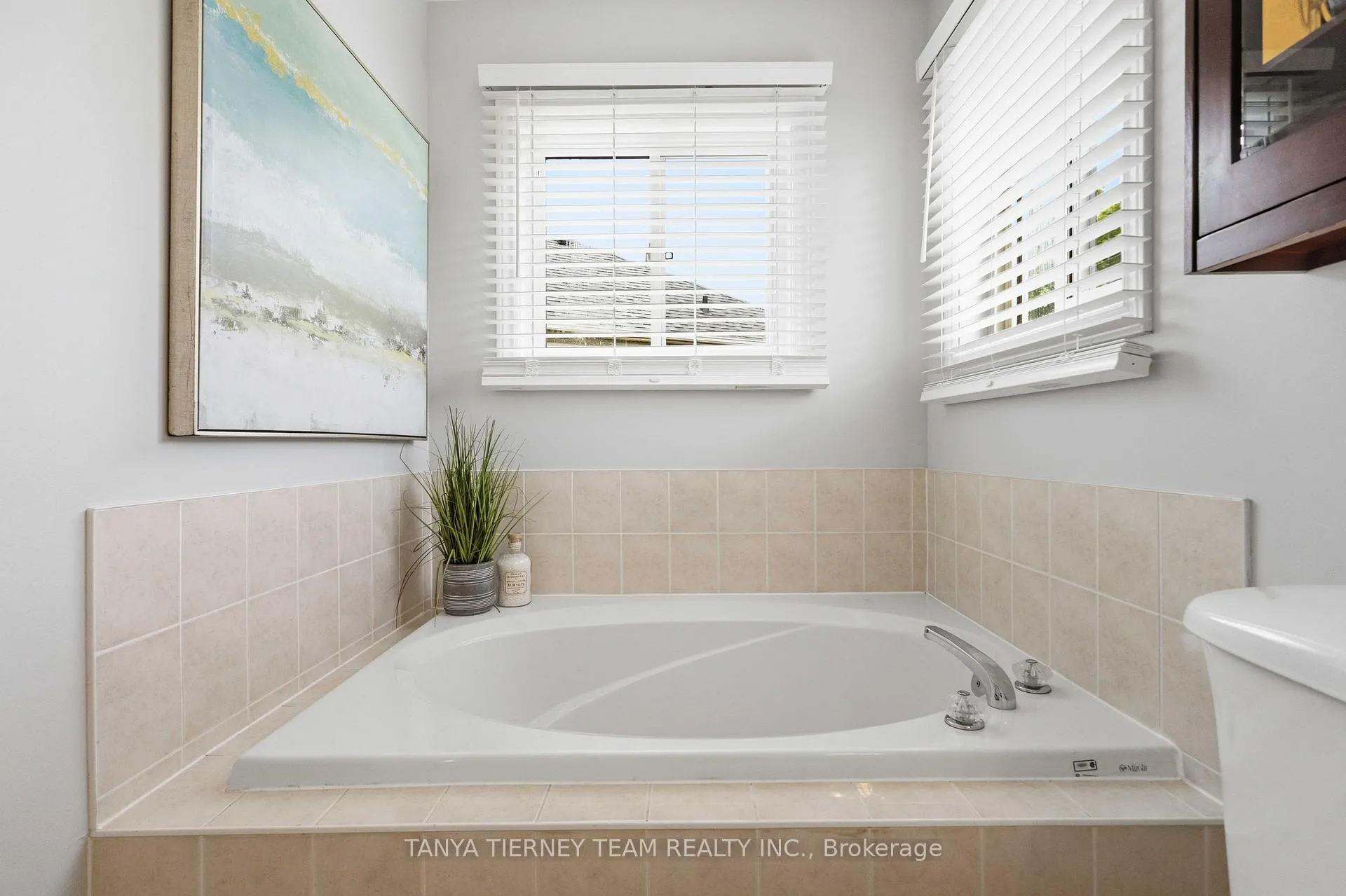 Photo 31 of 64 Tunney Place, Whitby, Brooklin — HOMEH