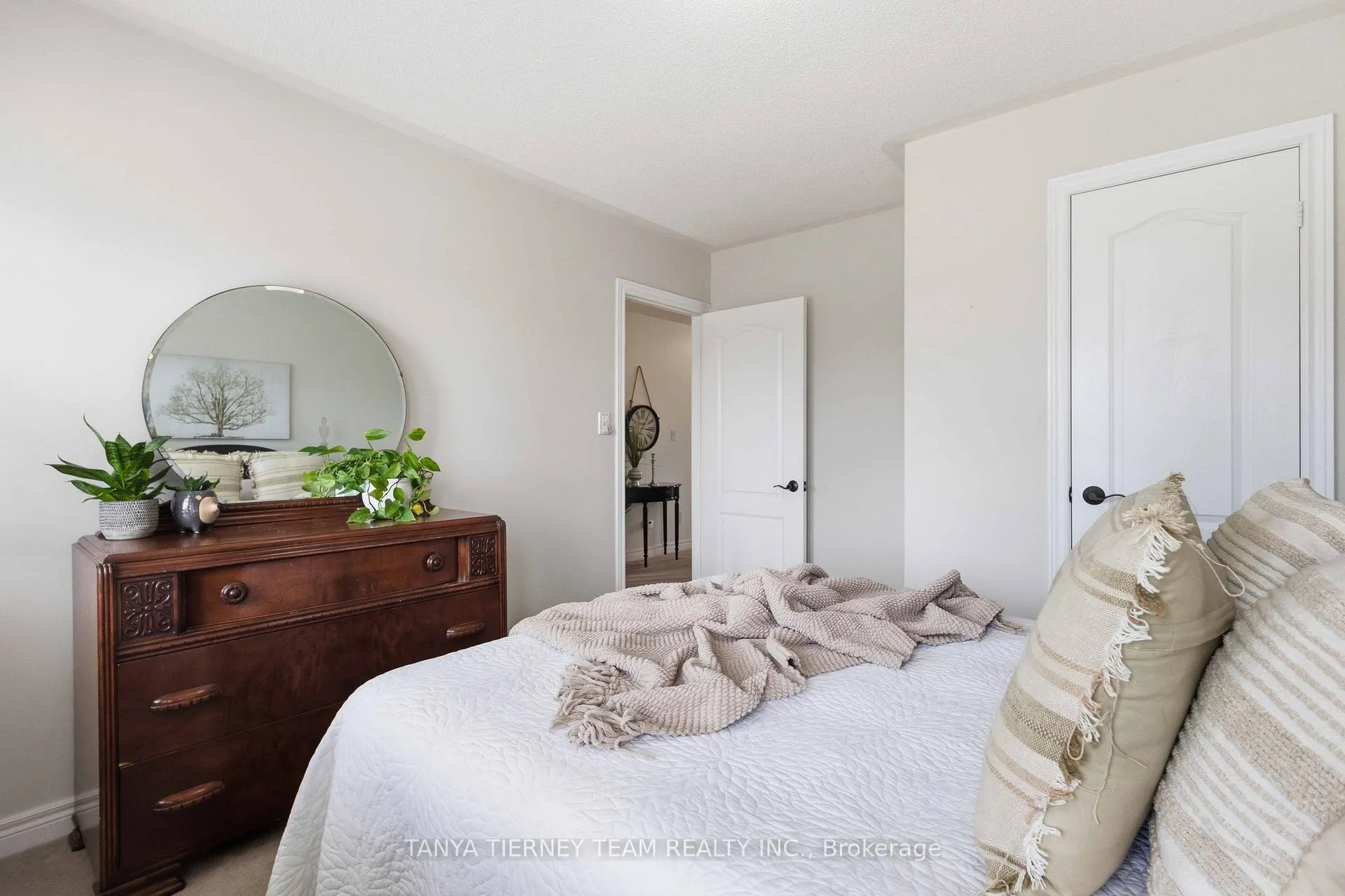 Photo 36 of 64 Tunney Place, Whitby, Brooklin — HOMEH