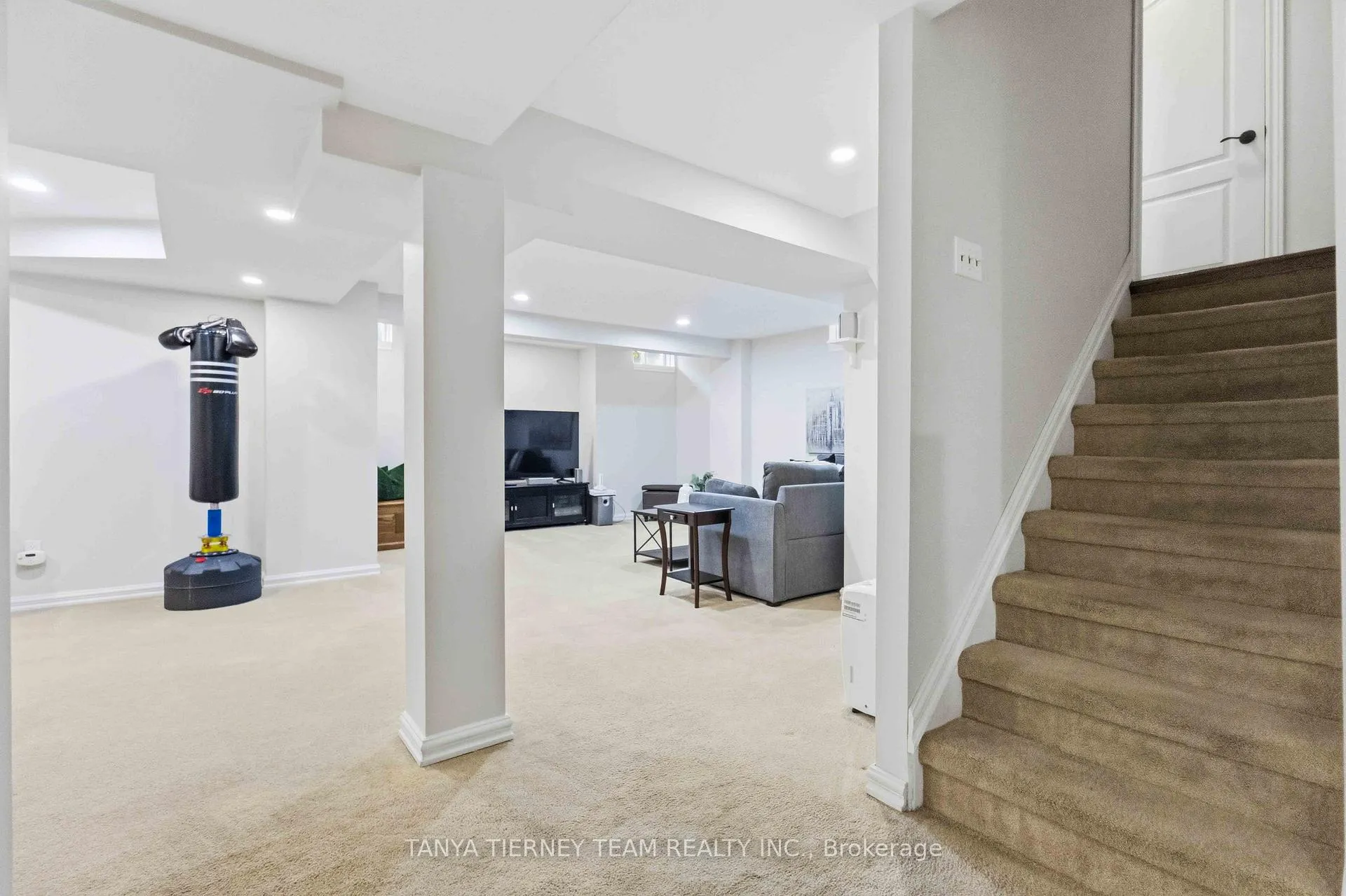 Photo 37 of 64 Tunney Place, Whitby, Brooklin — HOMEH