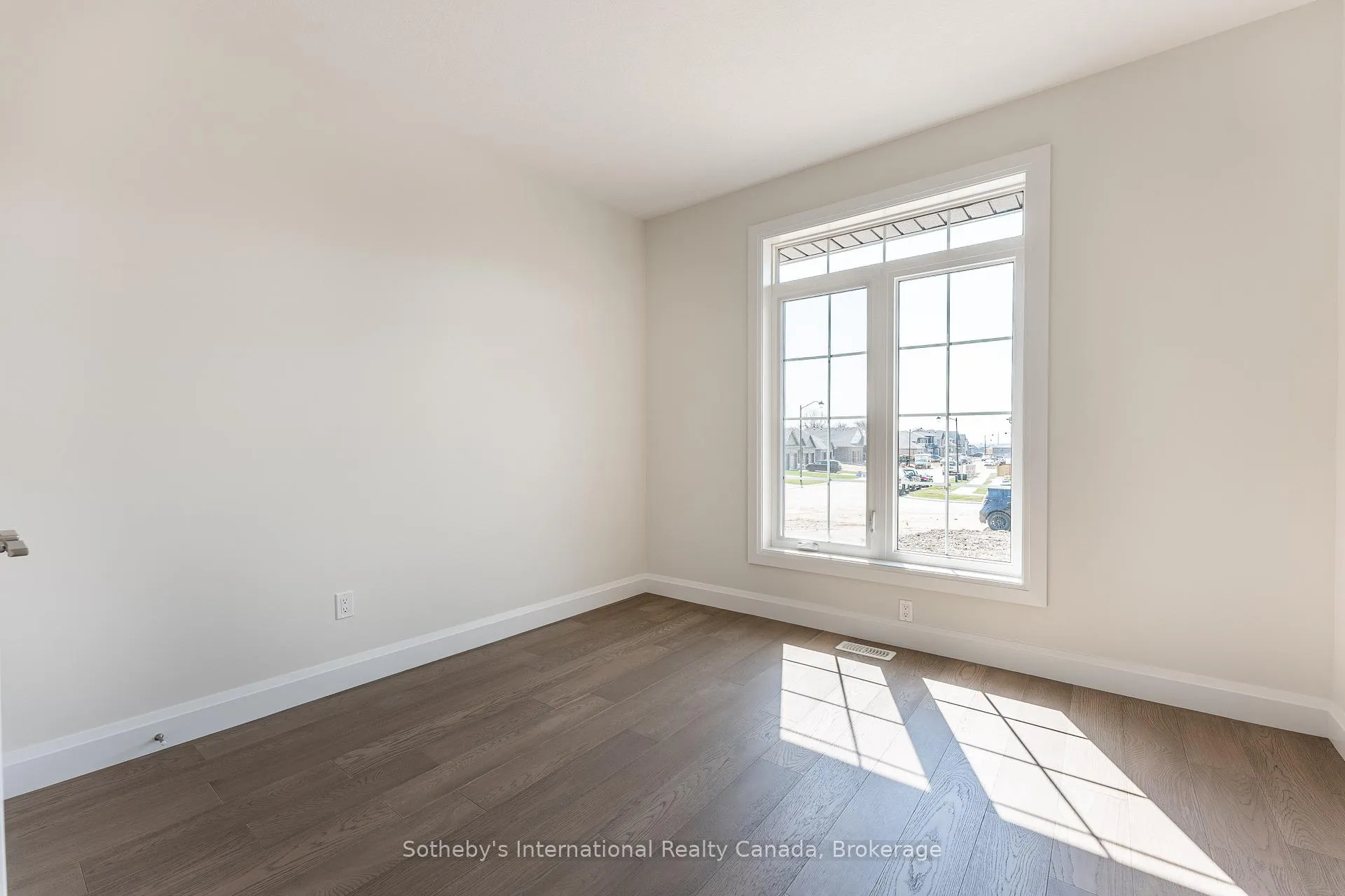 Photo 5 of 81 Cedar Street, Brant, Paris — HOMEH