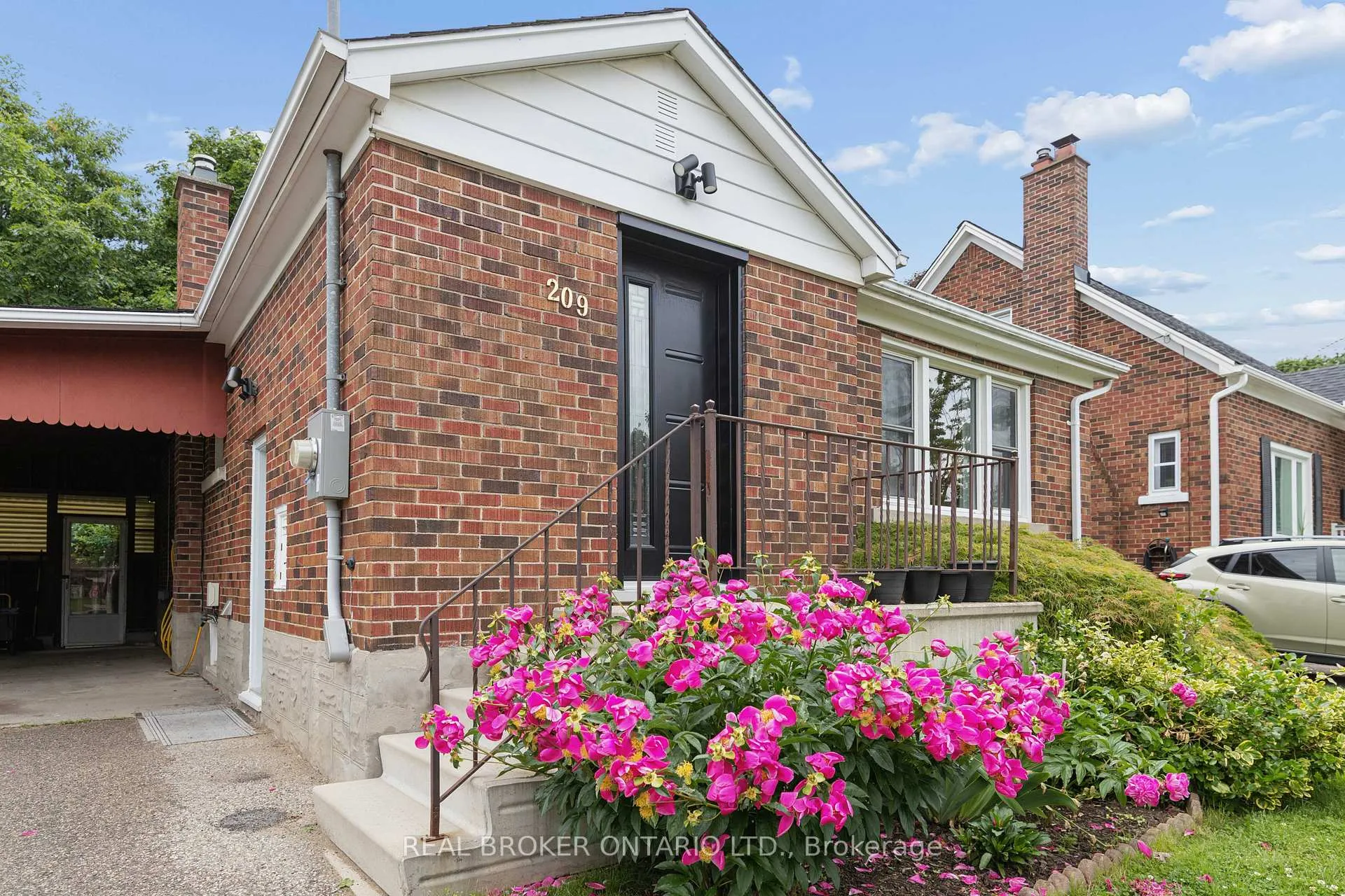 Photo 1 of 209 Bedford Road, Kitchener — HOMEH