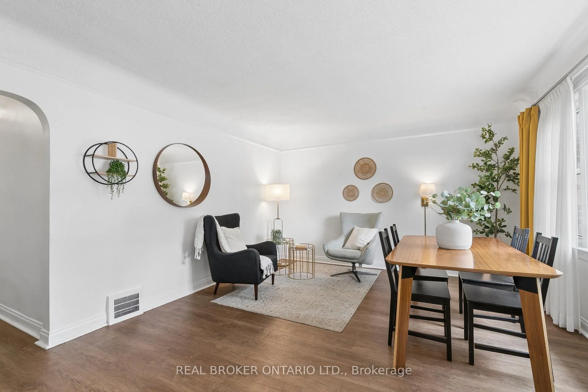 Photo 3 of 209 Bedford Road, Kitchener — HOMEH