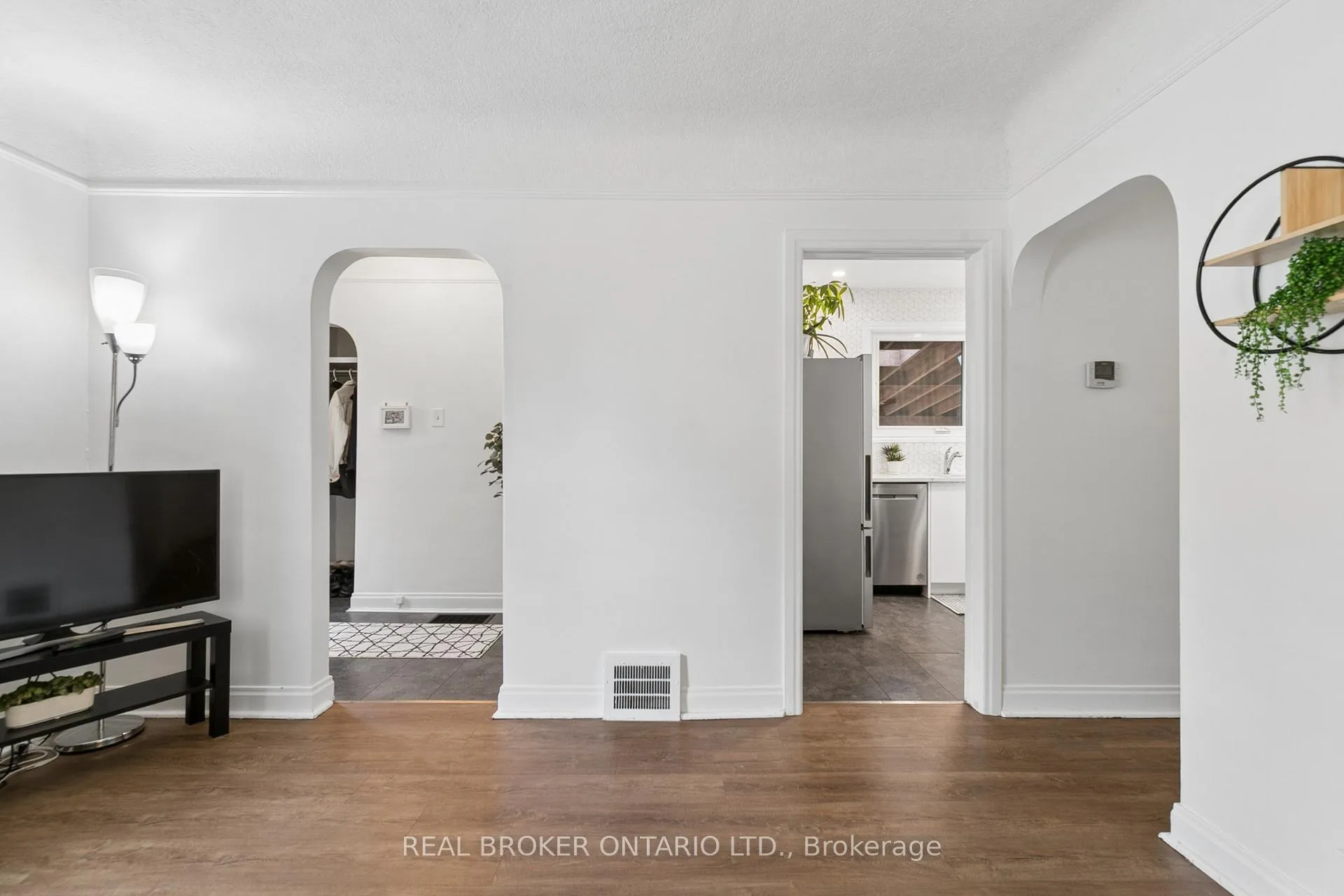 Photo 6 of 209 Bedford Road, Kitchener — HOMEH