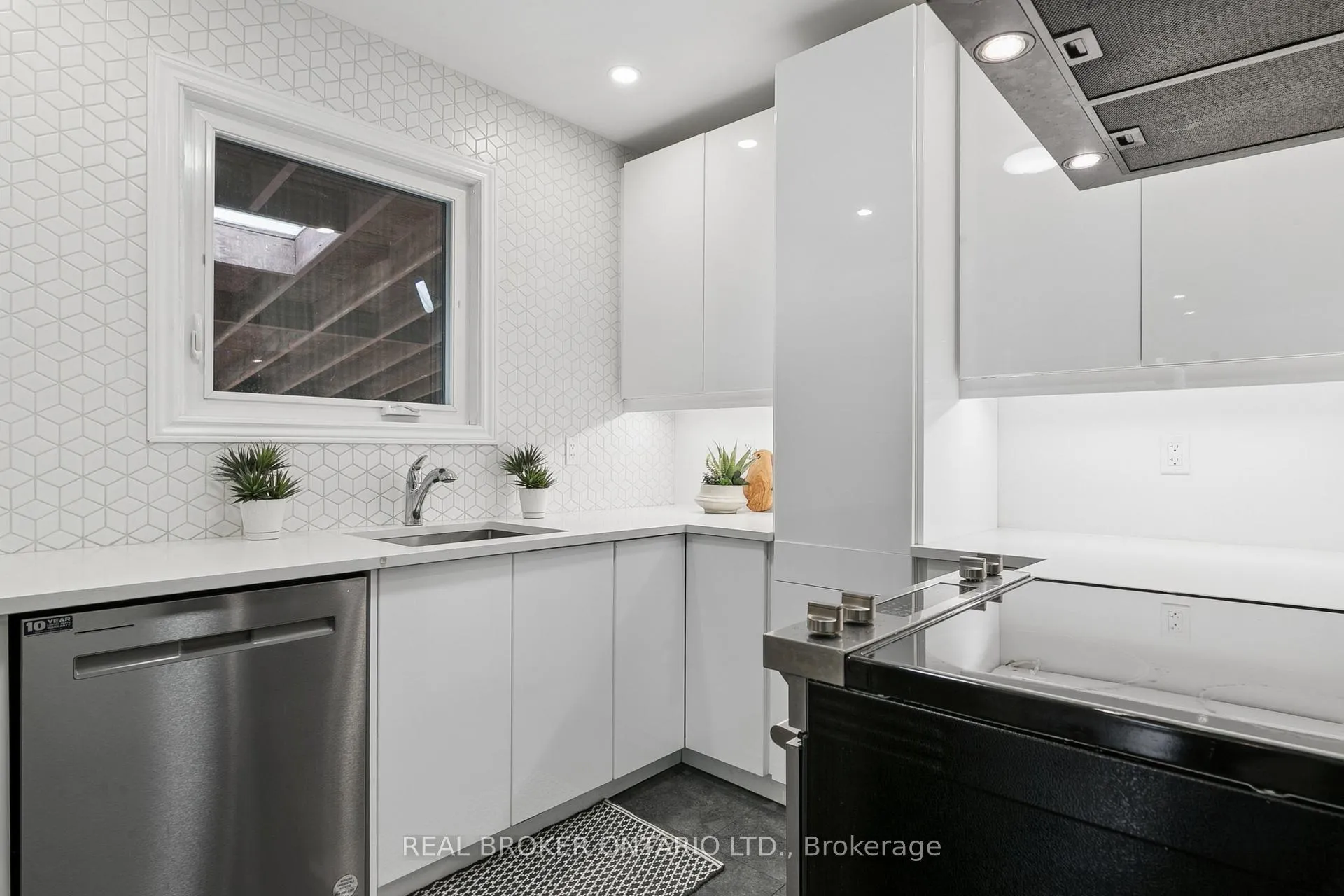 Photo 9 of 209 Bedford Road, Kitchener — HOMEH