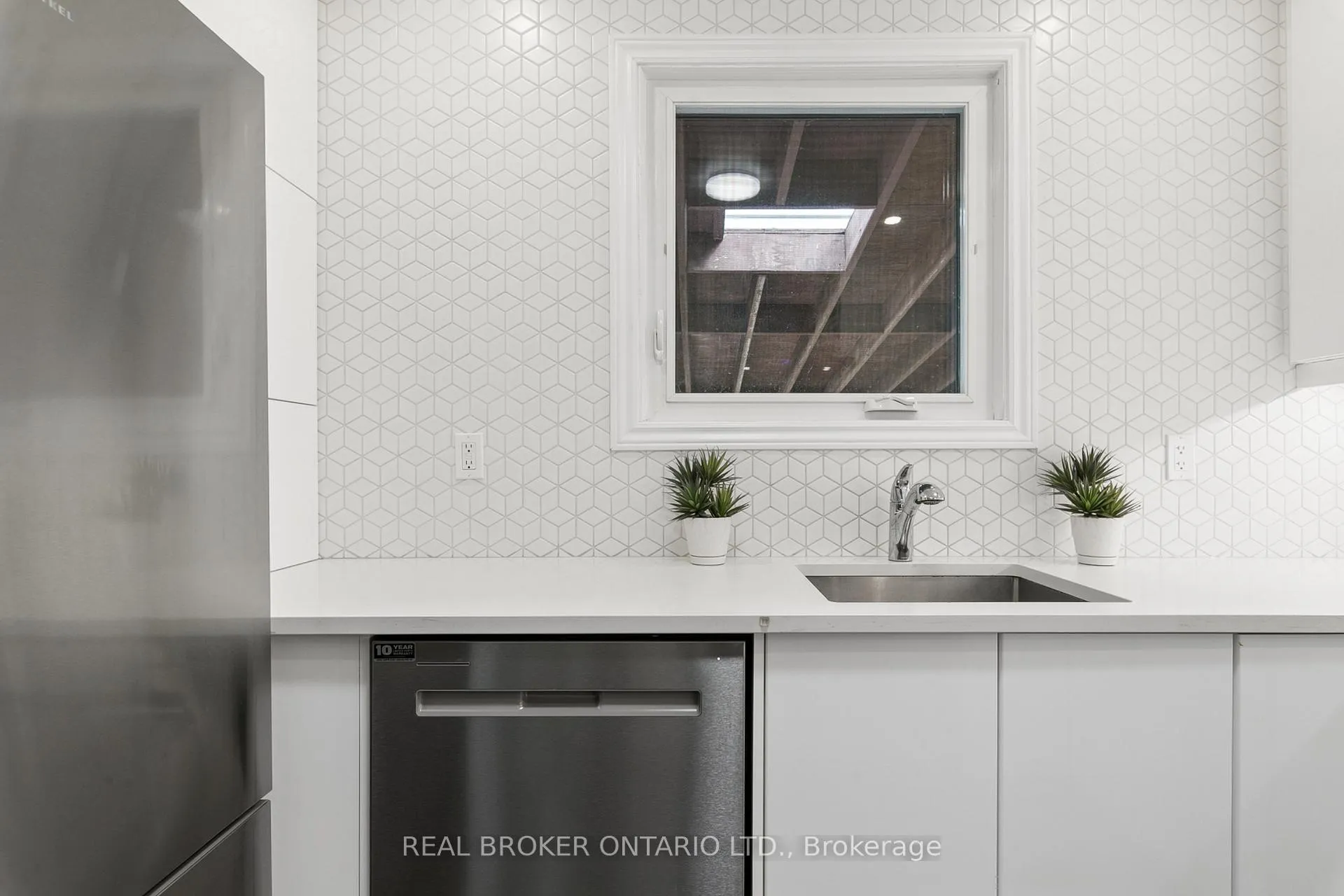 Photo 10 of 209 Bedford Road, Kitchener — HOMEH