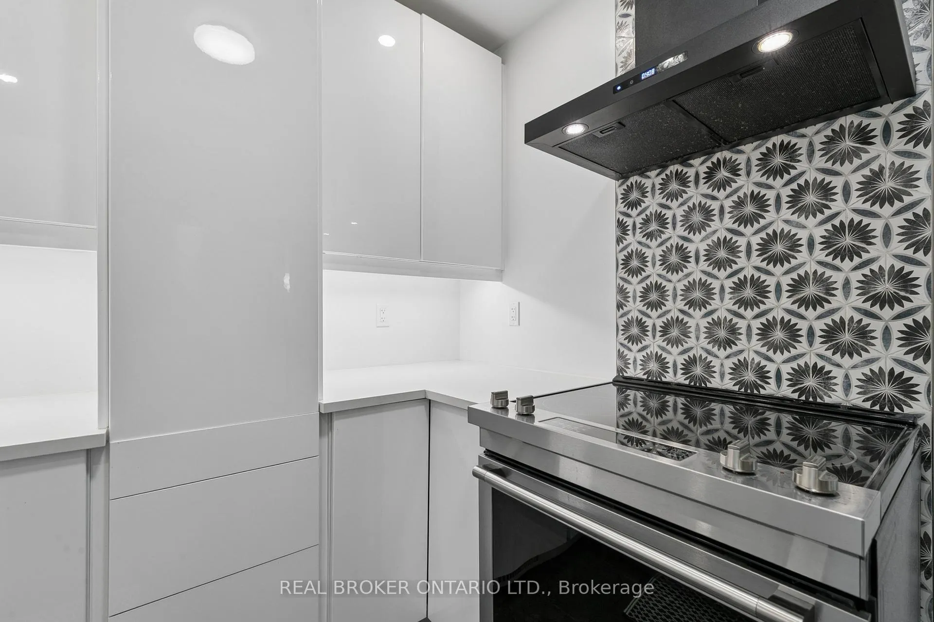 Photo 11 of 209 Bedford Road, Kitchener — HOMEH