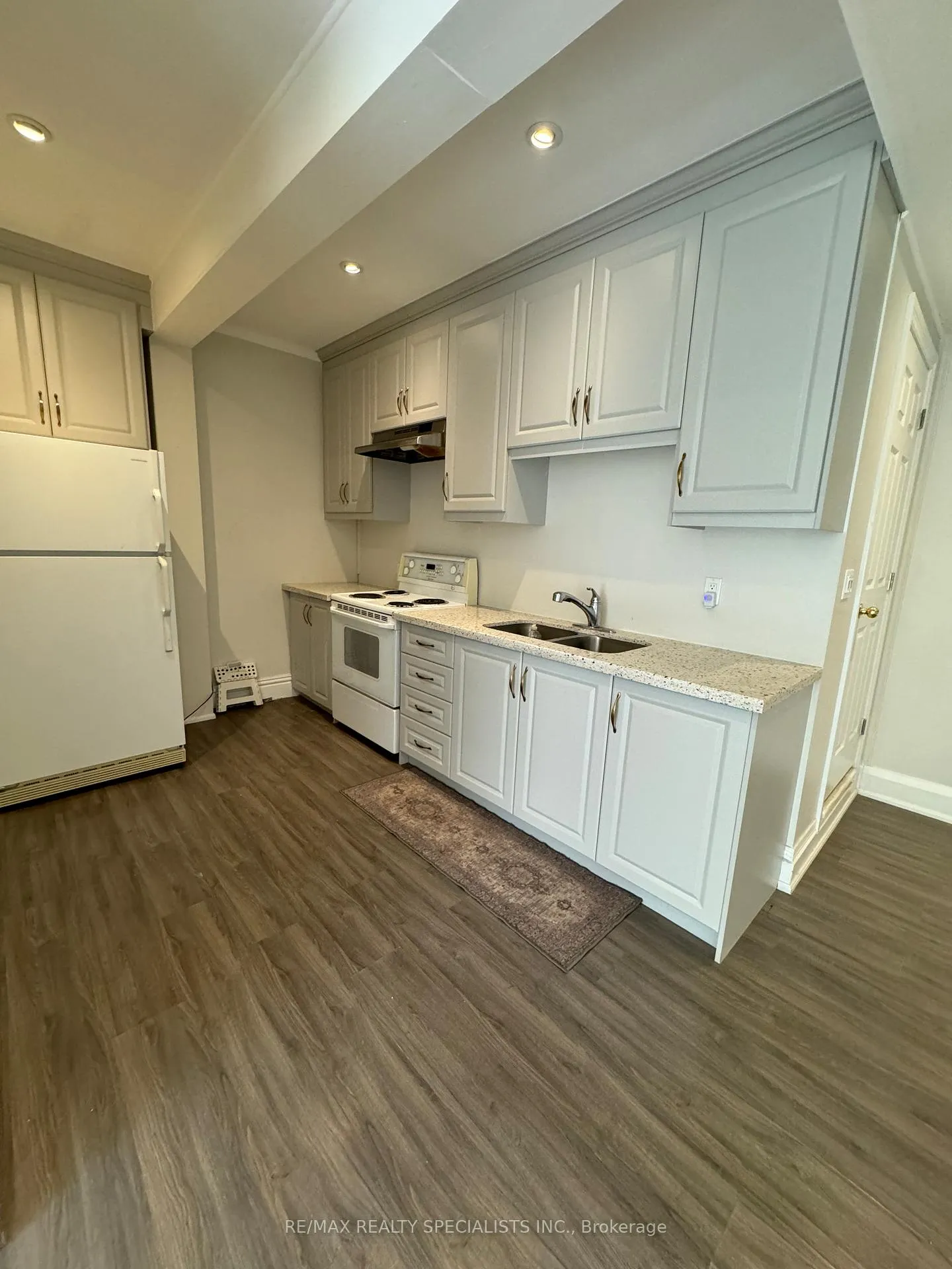 Front of Unit 1, 118 Main Street E