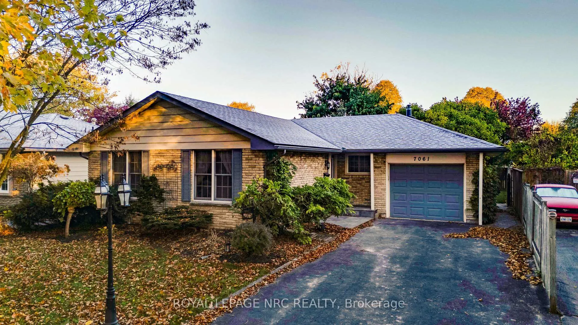 Photo 2 of 7061 Dolphin Street, Niagara Falls, Morrison — HOMEH