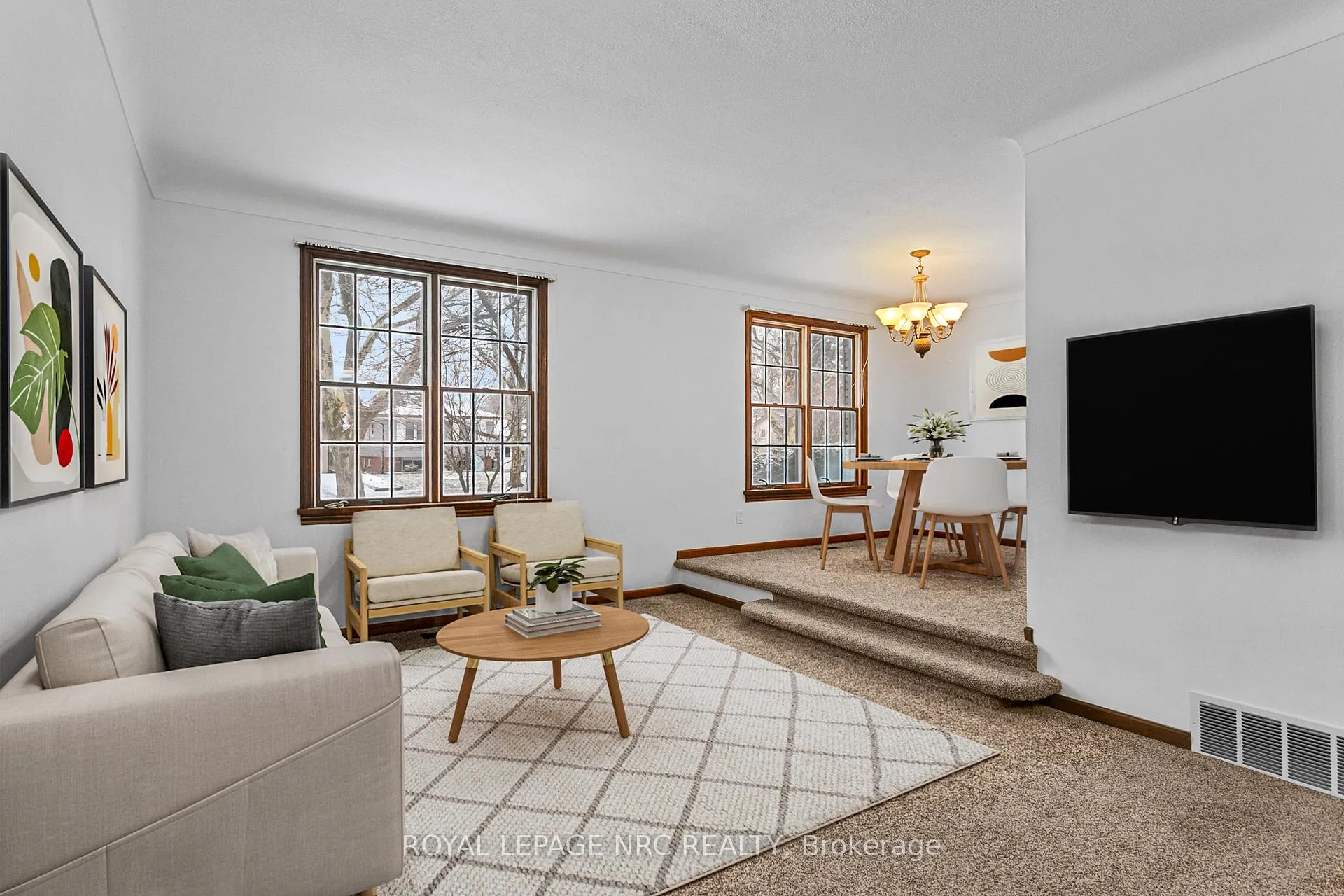 Photo 3 of 7061 Dolphin Street, Niagara Falls, Morrison — HOMEH