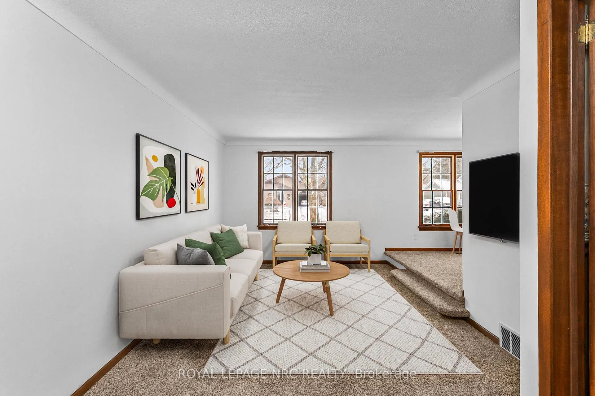 Photo 4 of 7061 Dolphin Street, Niagara Falls, Morrison — HOMEH