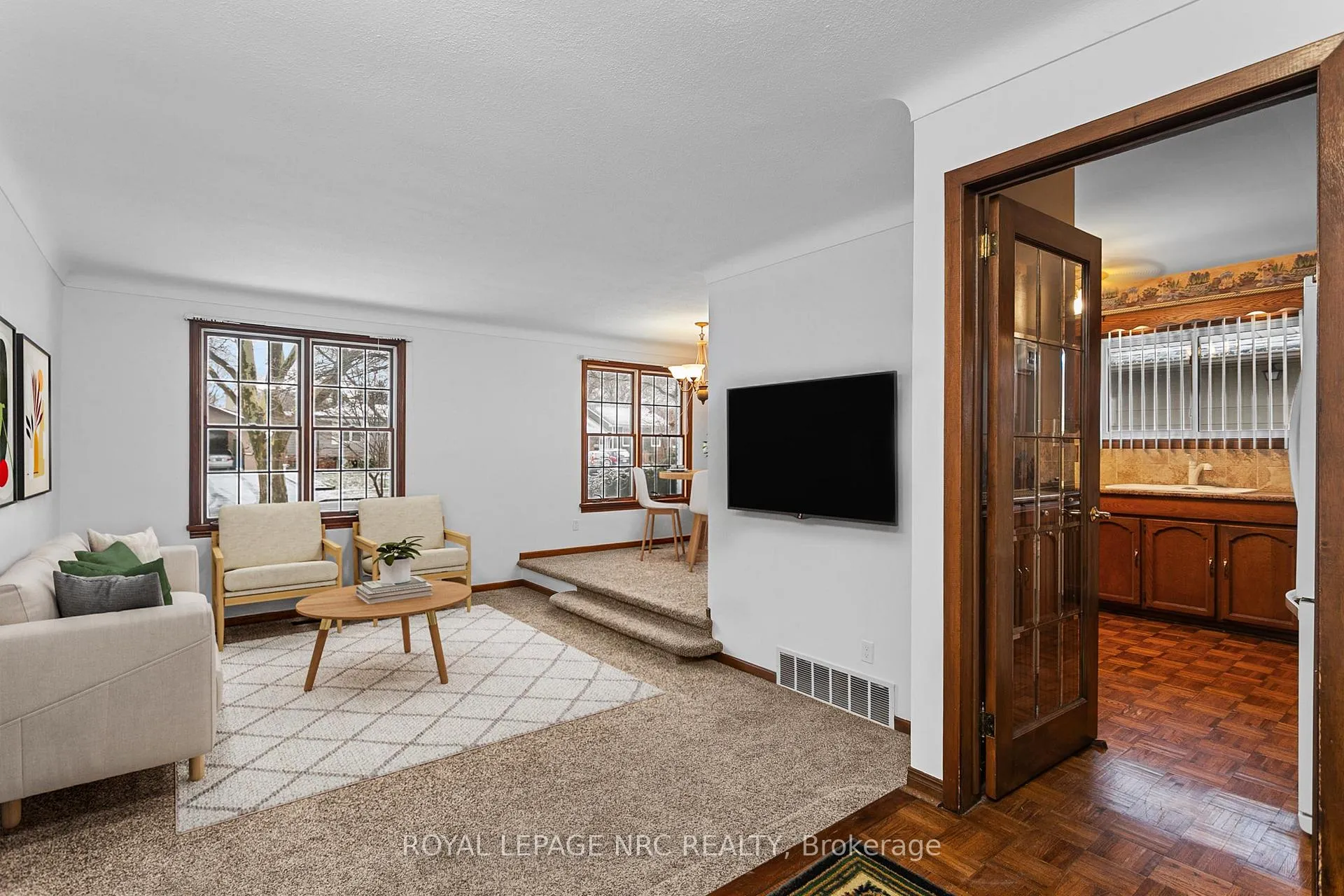 Photo 5 of 7061 Dolphin Street, Niagara Falls, Morrison — HOMEH