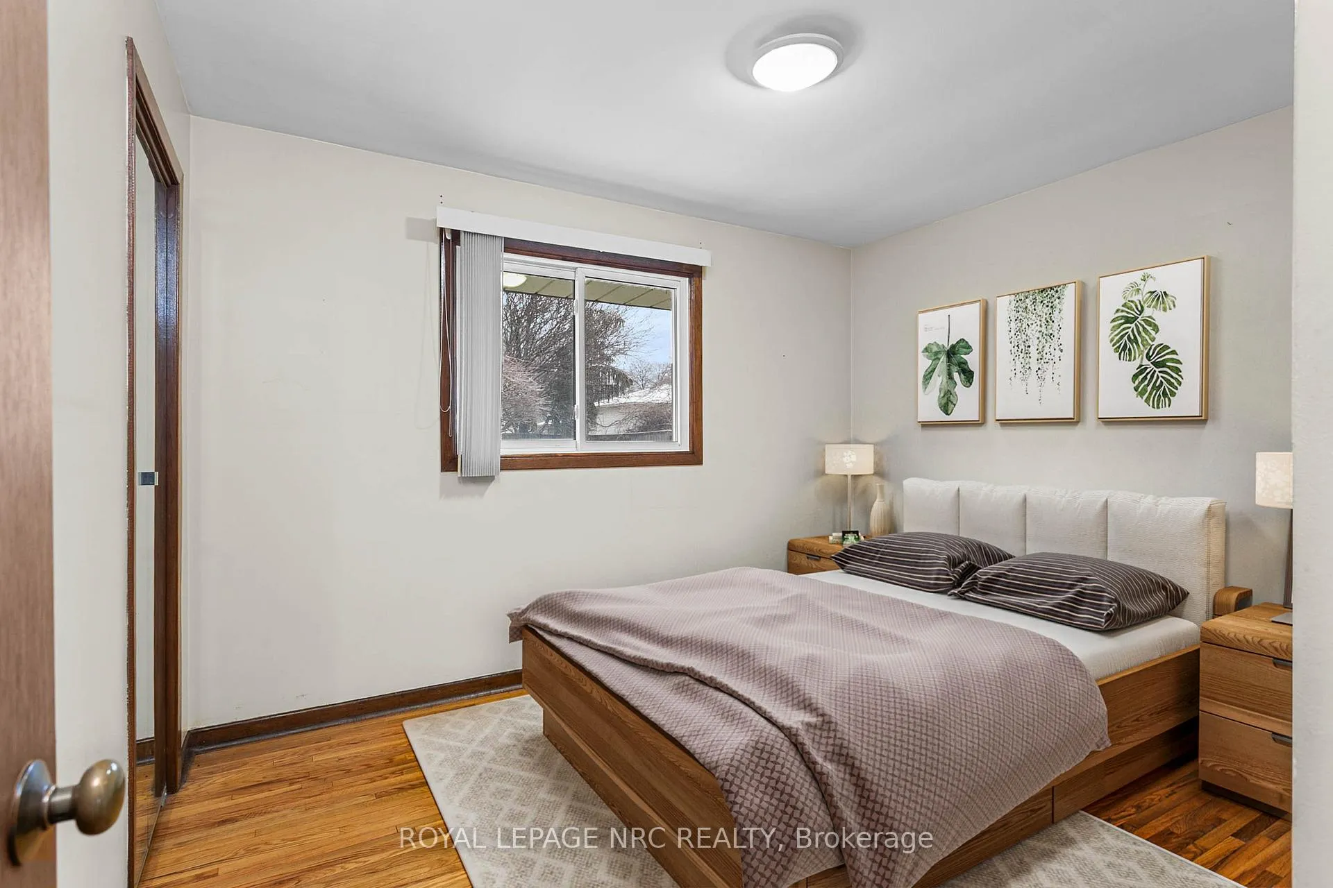 Photo 10 of 7061 Dolphin Street, Niagara Falls, Morrison — HOMEH