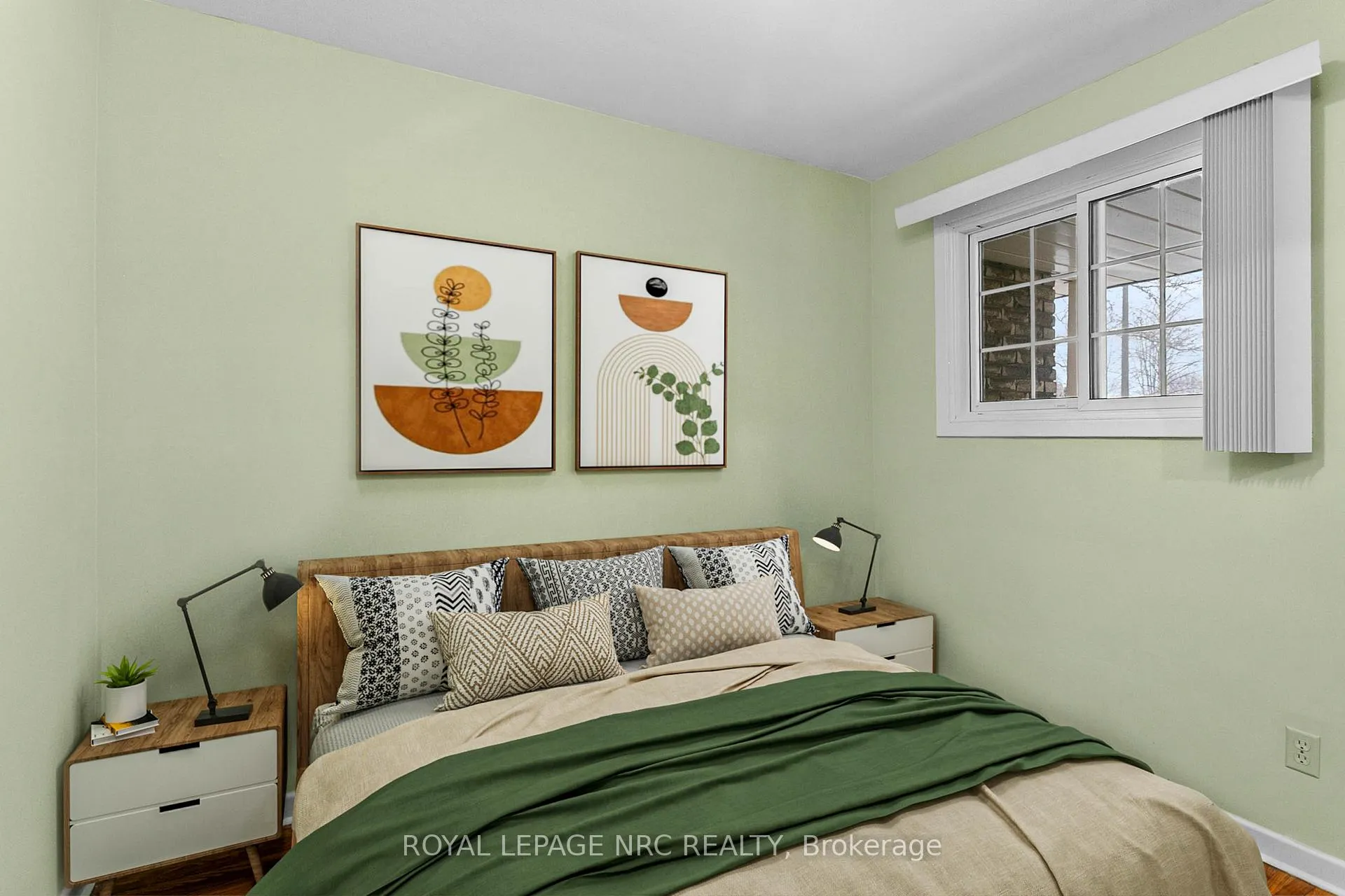 Photo 12 of 7061 Dolphin Street, Niagara Falls, Morrison — HOMEH