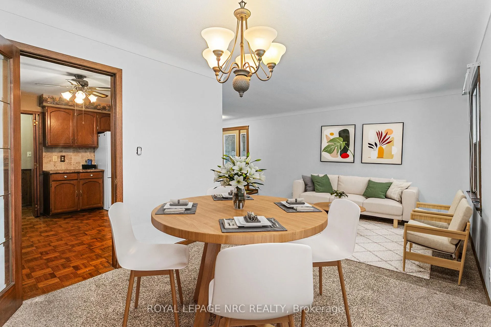 Photo 13 of 7061 Dolphin Street, Niagara Falls, Morrison — HOMEH