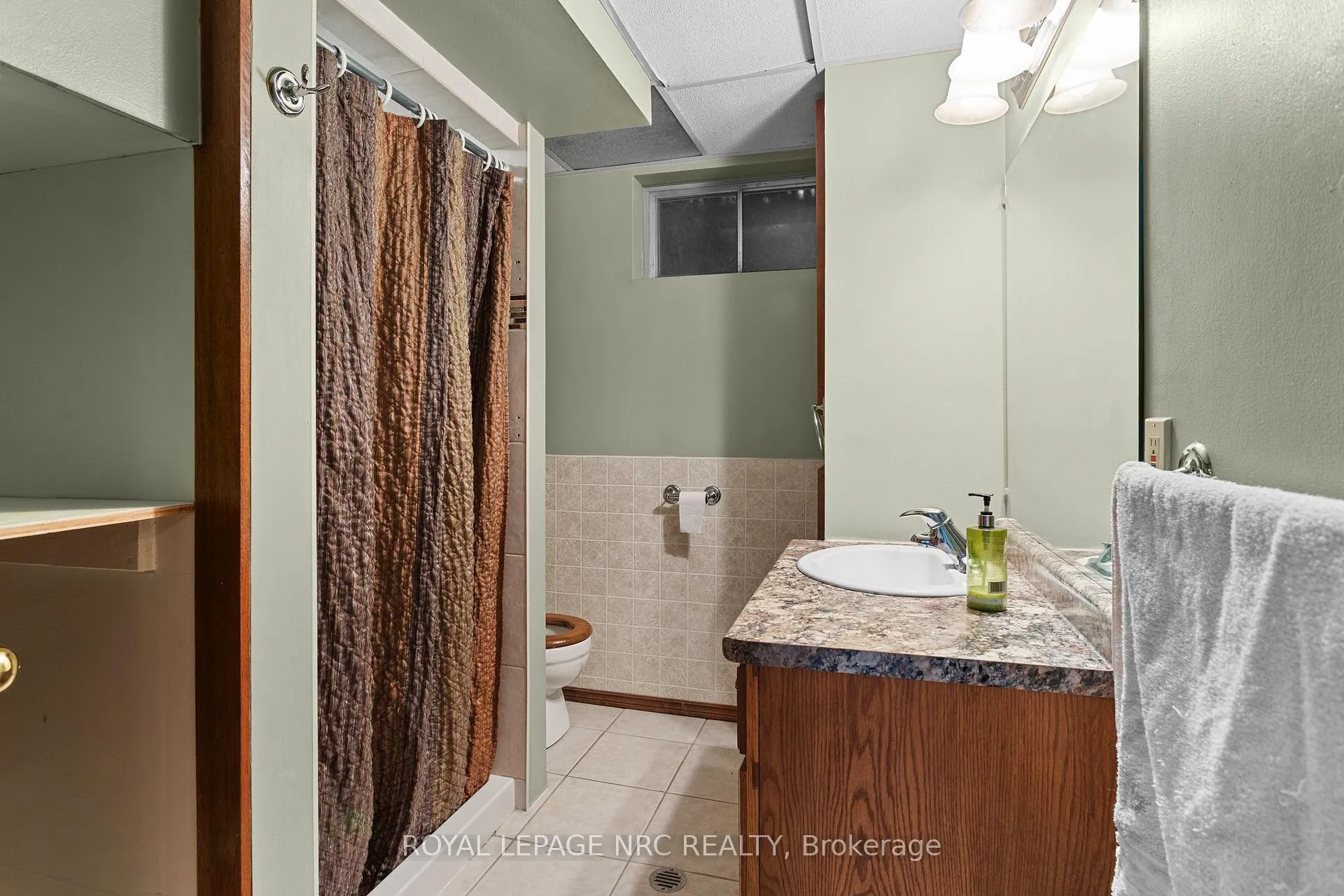 Photo 18 of 7061 Dolphin Street, Niagara Falls, Morrison — HOMEH