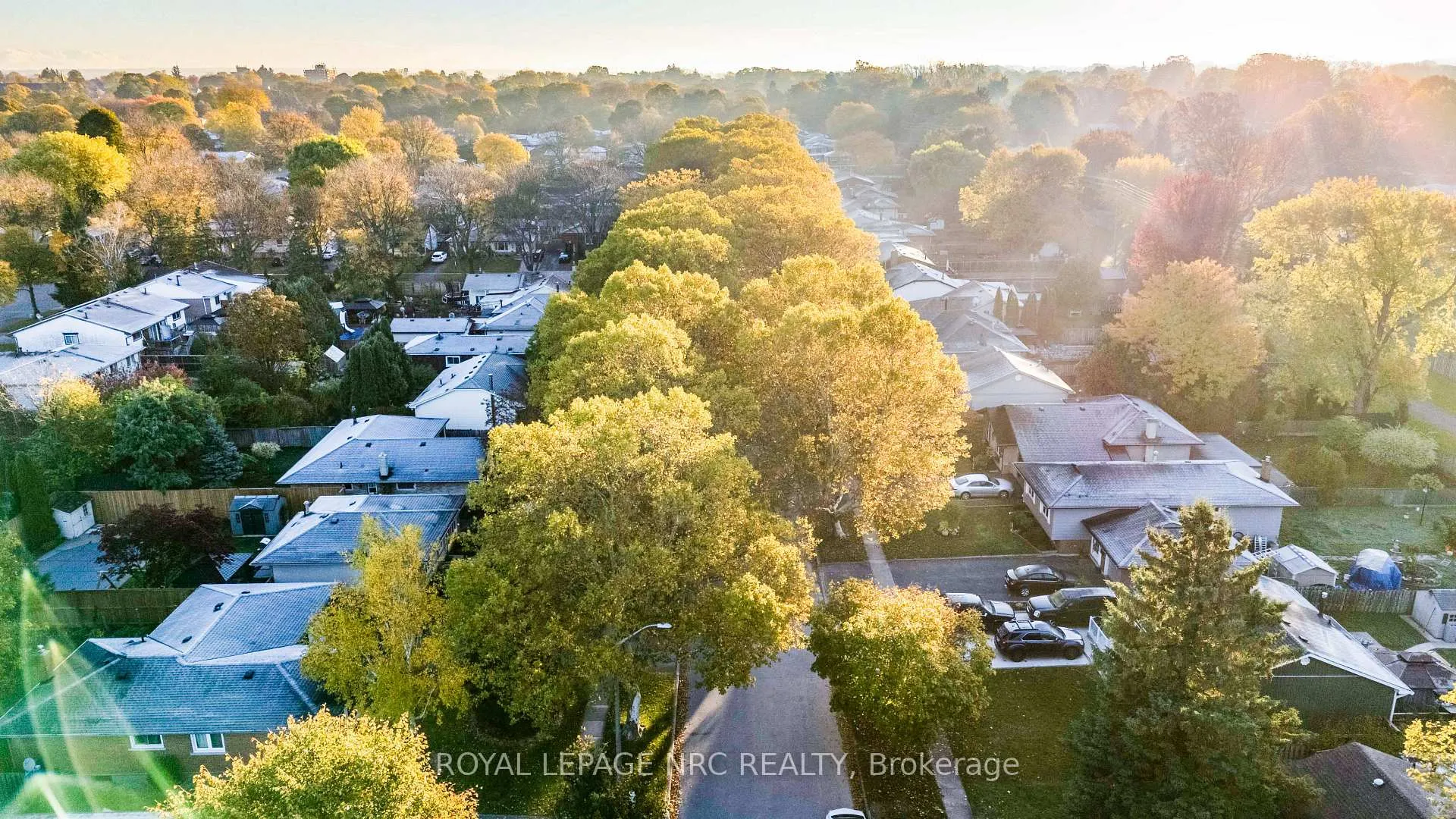 Photo 19 of 7061 Dolphin Street, Niagara Falls, Morrison — HOMEH