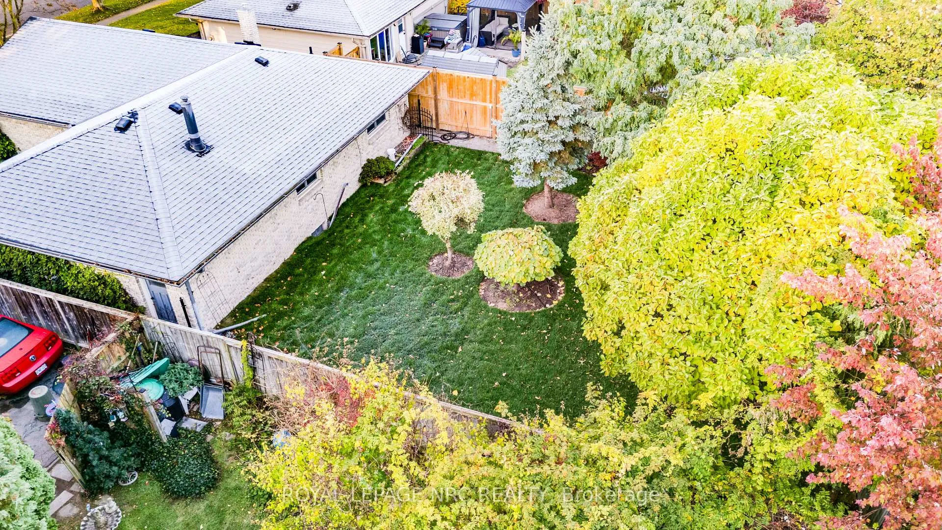 Photo 23 of 7061 Dolphin Street, Niagara Falls, Morrison — HOMEH
