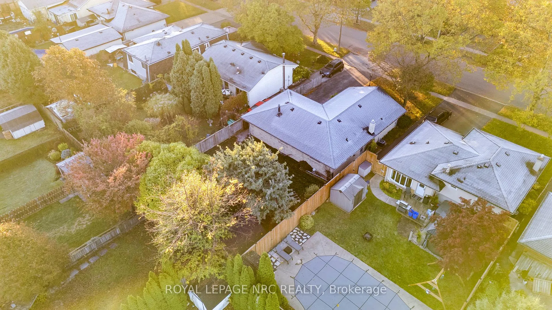 Photo 26 of 7061 Dolphin Street, Niagara Falls, Morrison — HOMEH