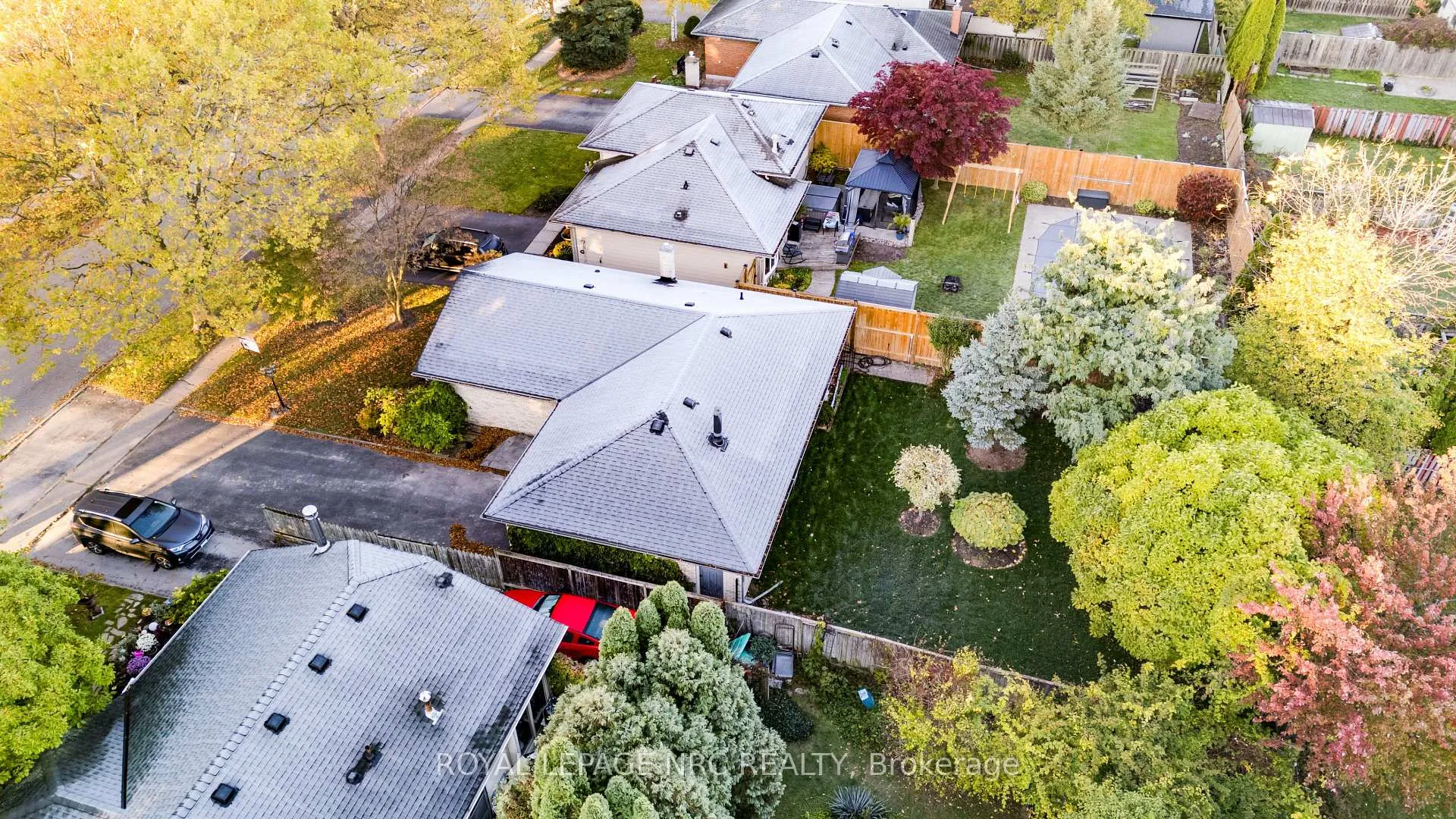 Photo 27 of 7061 Dolphin Street, Niagara Falls, Morrison — HOMEH