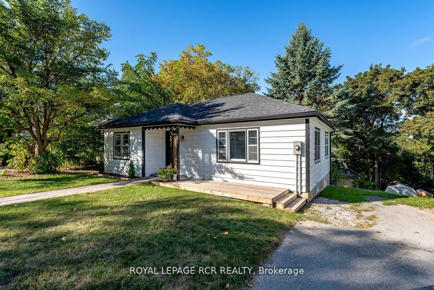 Photo 2 of 16948 Bayview Avenue, Newmarket, Central Newmarket — HOMEH