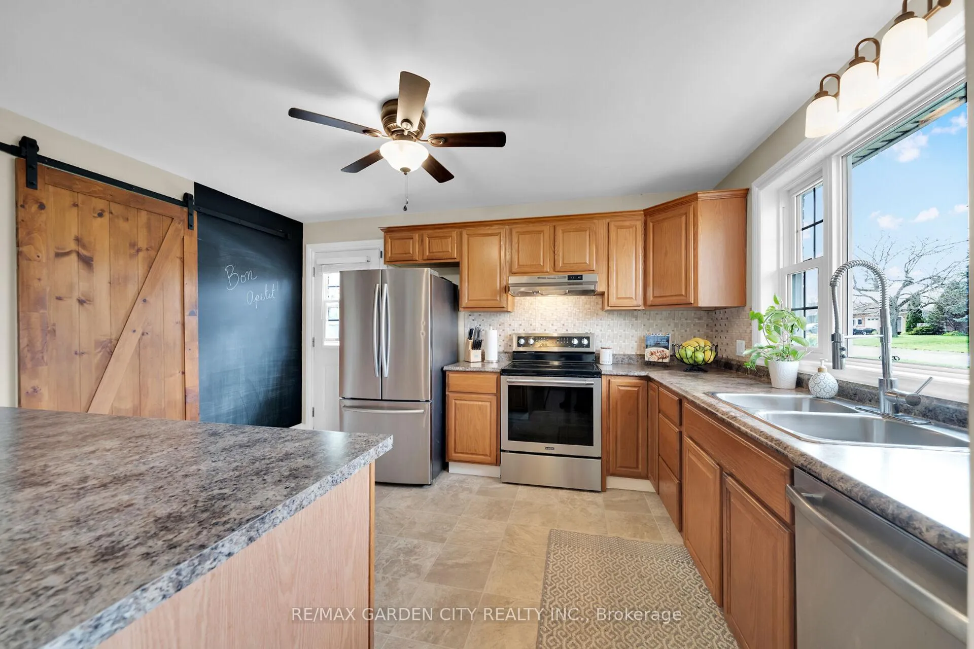 Photo 8 of 4165 William Street, Lincoln, Beamsville — HOMEH