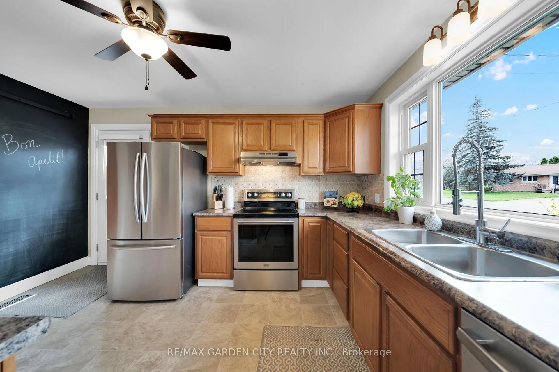 Photo 9 of 4165 William Street, Lincoln, Beamsville — HOMEH