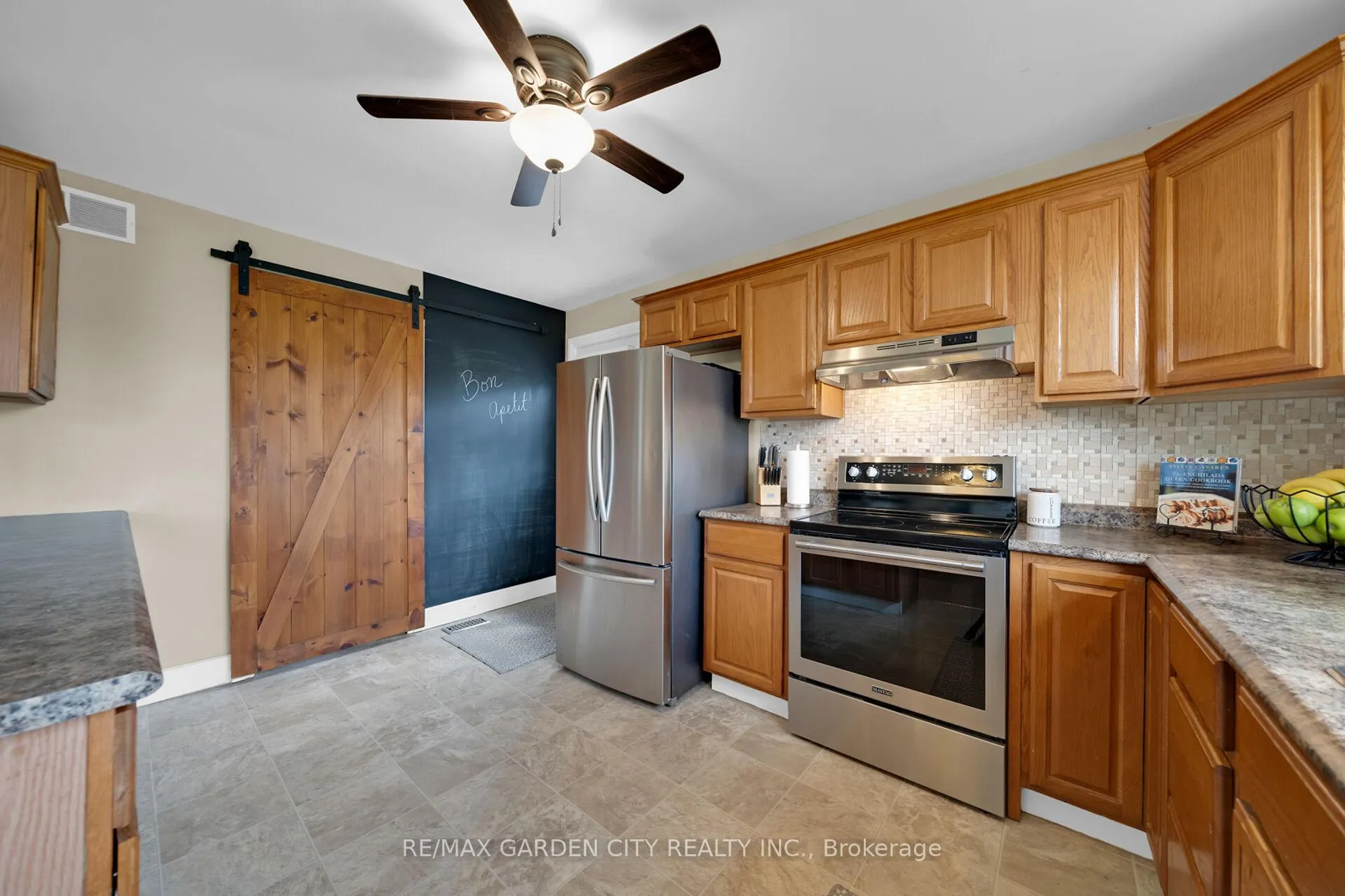 Photo 10 of 4165 William Street, Lincoln, Beamsville — HOMEH