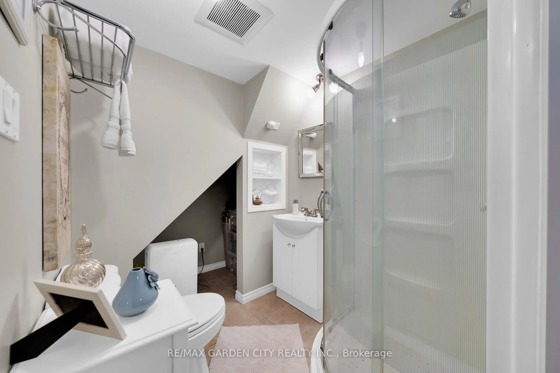 Photo 21 of 4165 William Street, Lincoln, Beamsville — HOMEH