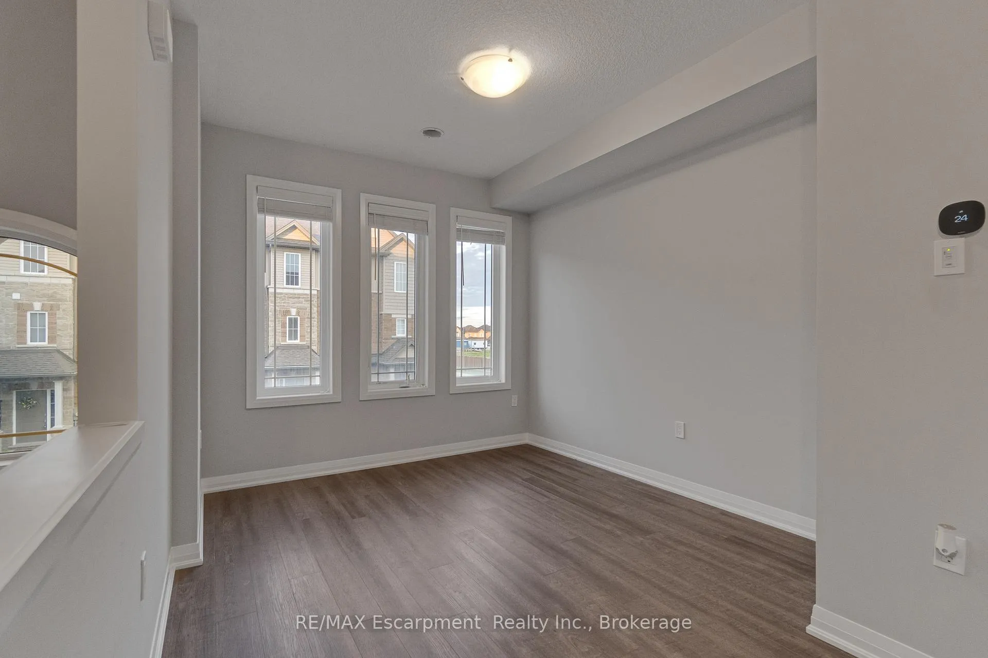Photo 2 of 53 Aquarius Crescent, Hamilton, Rural Glanbrook — HOMEH
